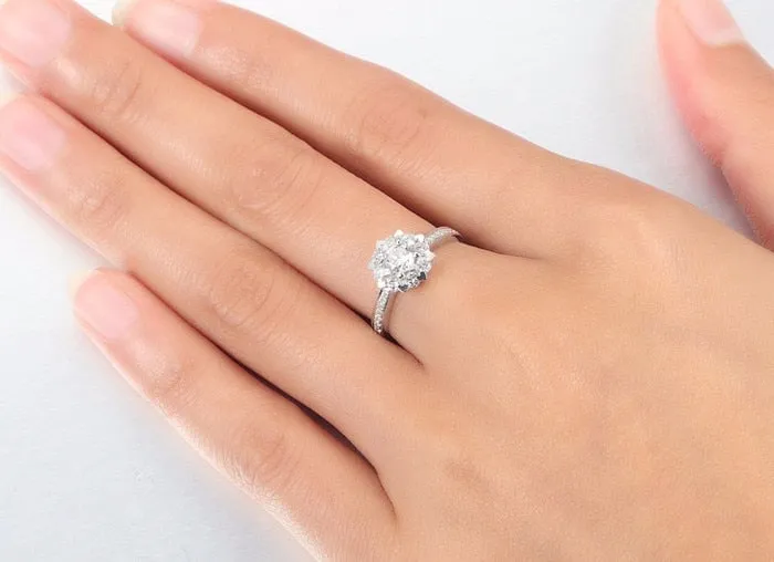 1 Carat Zircon Flower Ring