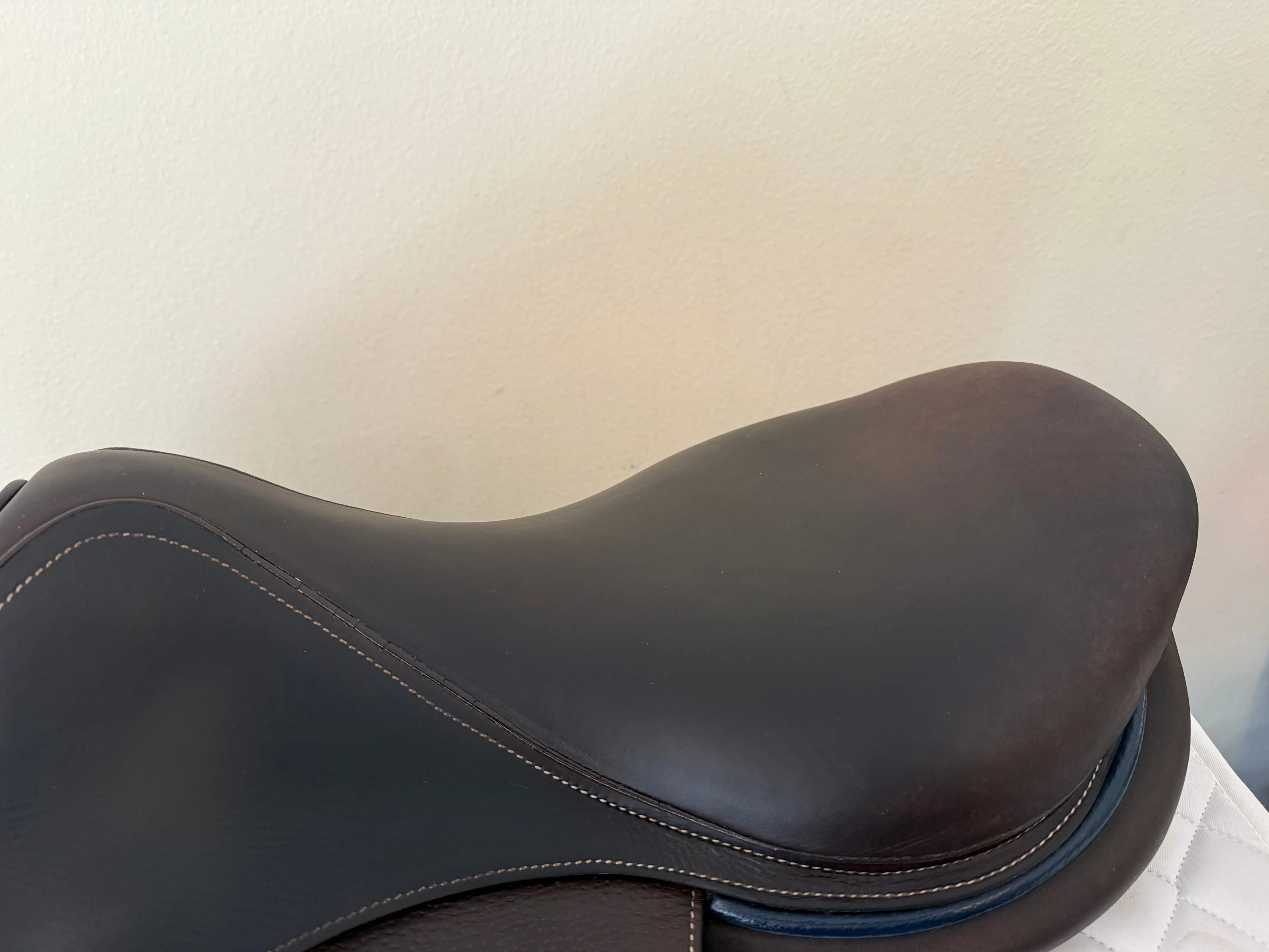 17.5 - 2023 Voltaire Palm Beach, 3AAA, Pro Panel, Measures Wide - Excellent Condition