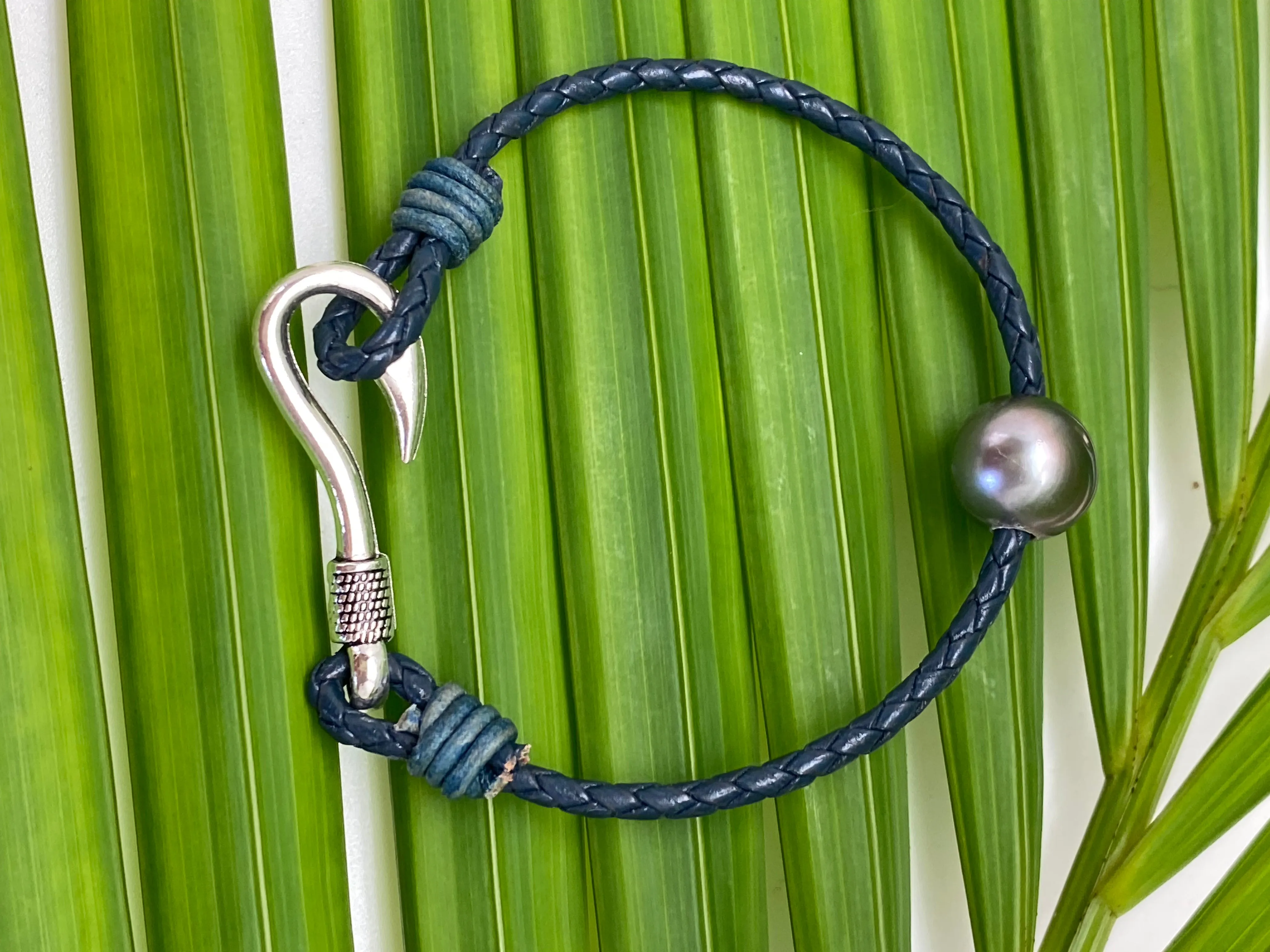 B Fishhook with pearl  for Men and women
