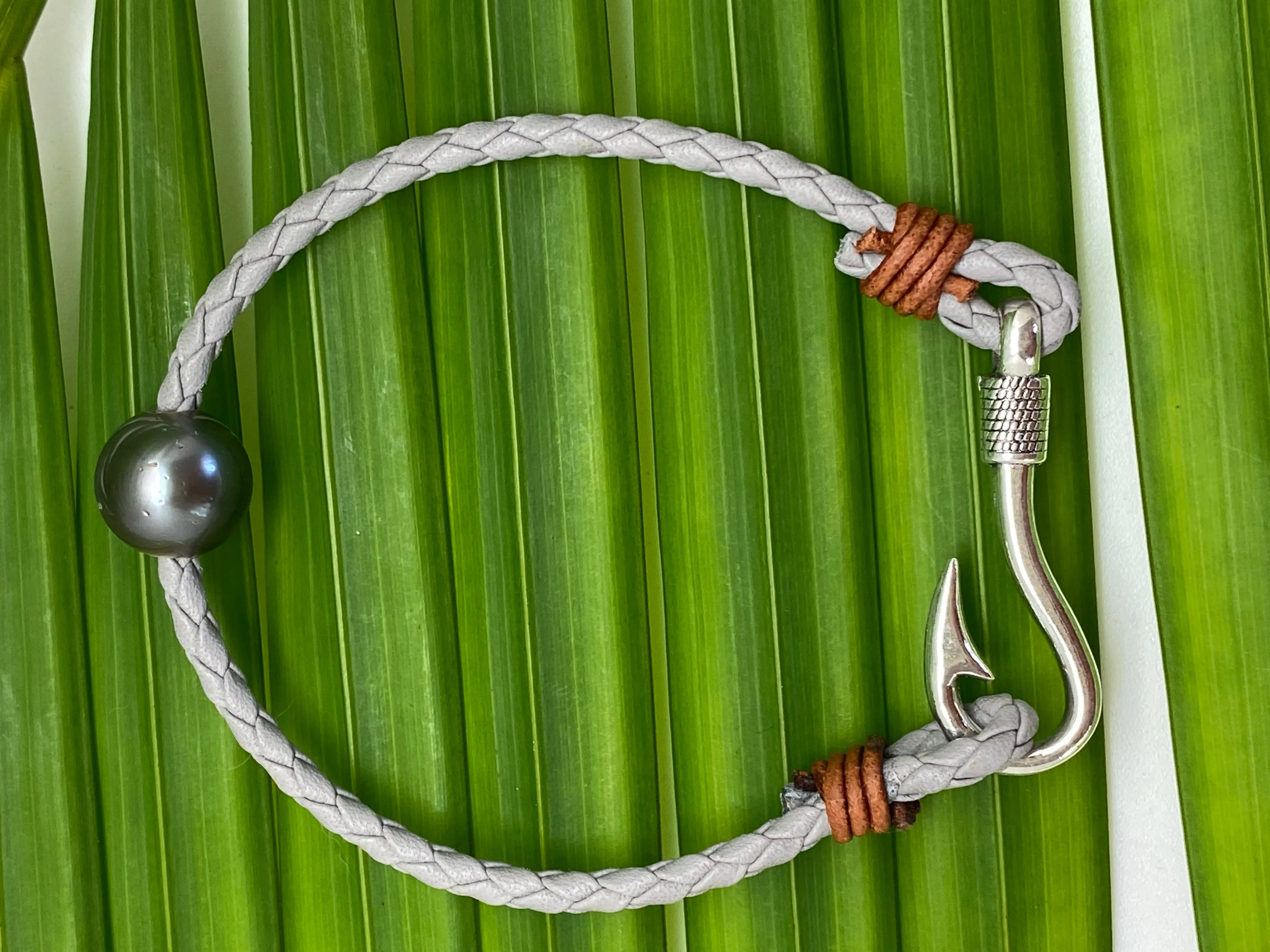 B Fishhook with pearl  for Men and women