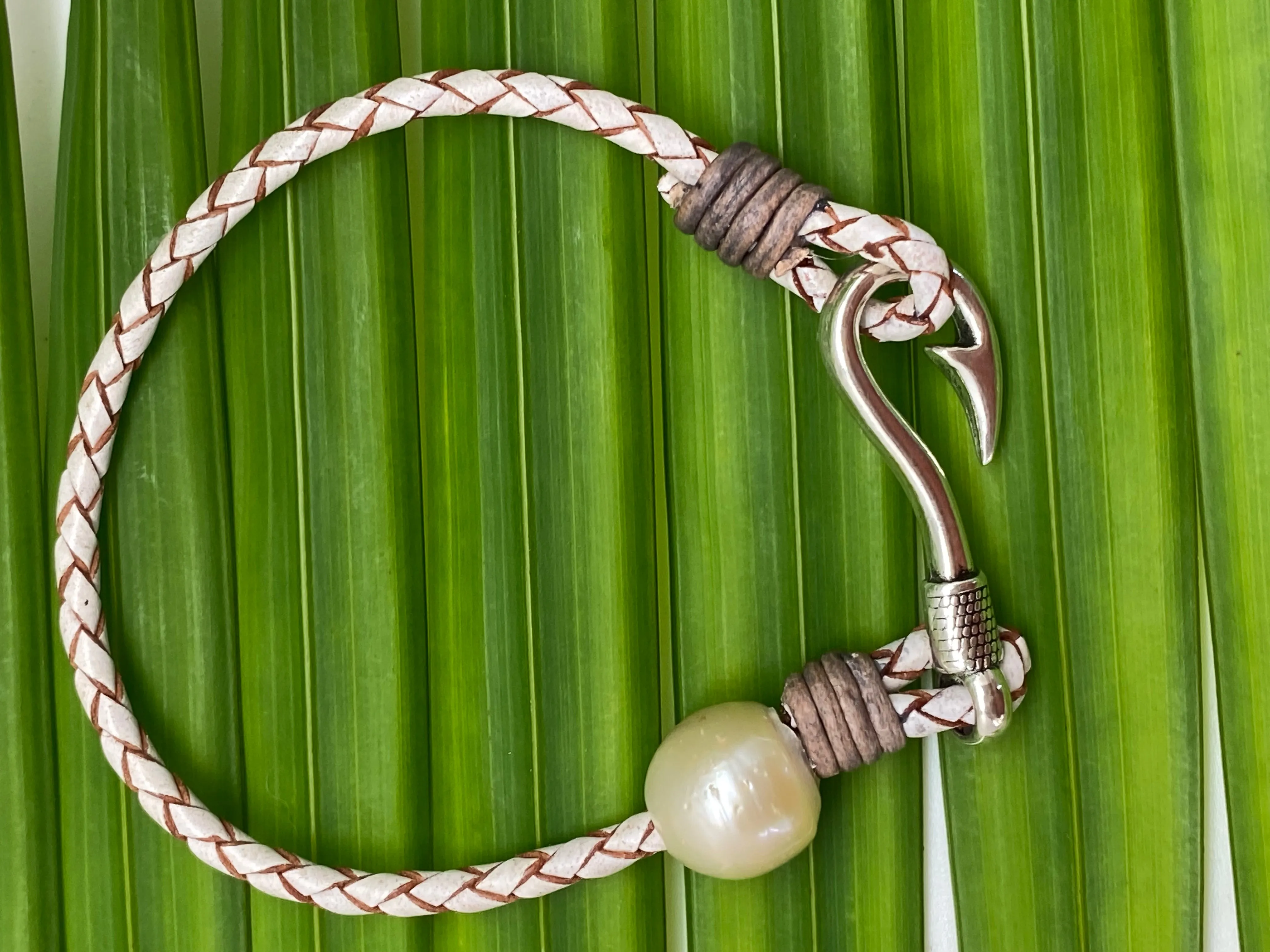 B Fishhook with pearl  for Men and women