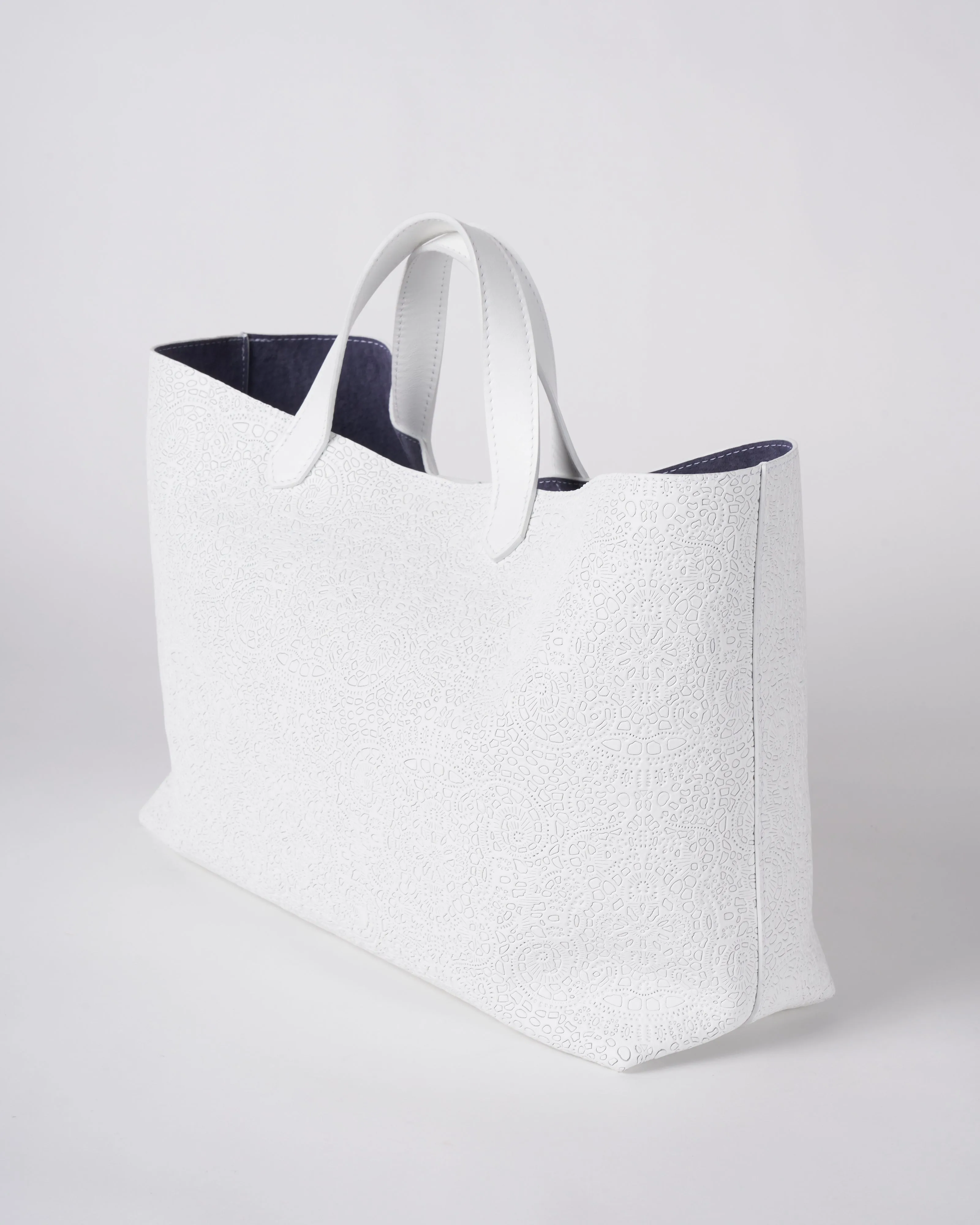 beach tote - white chantilly