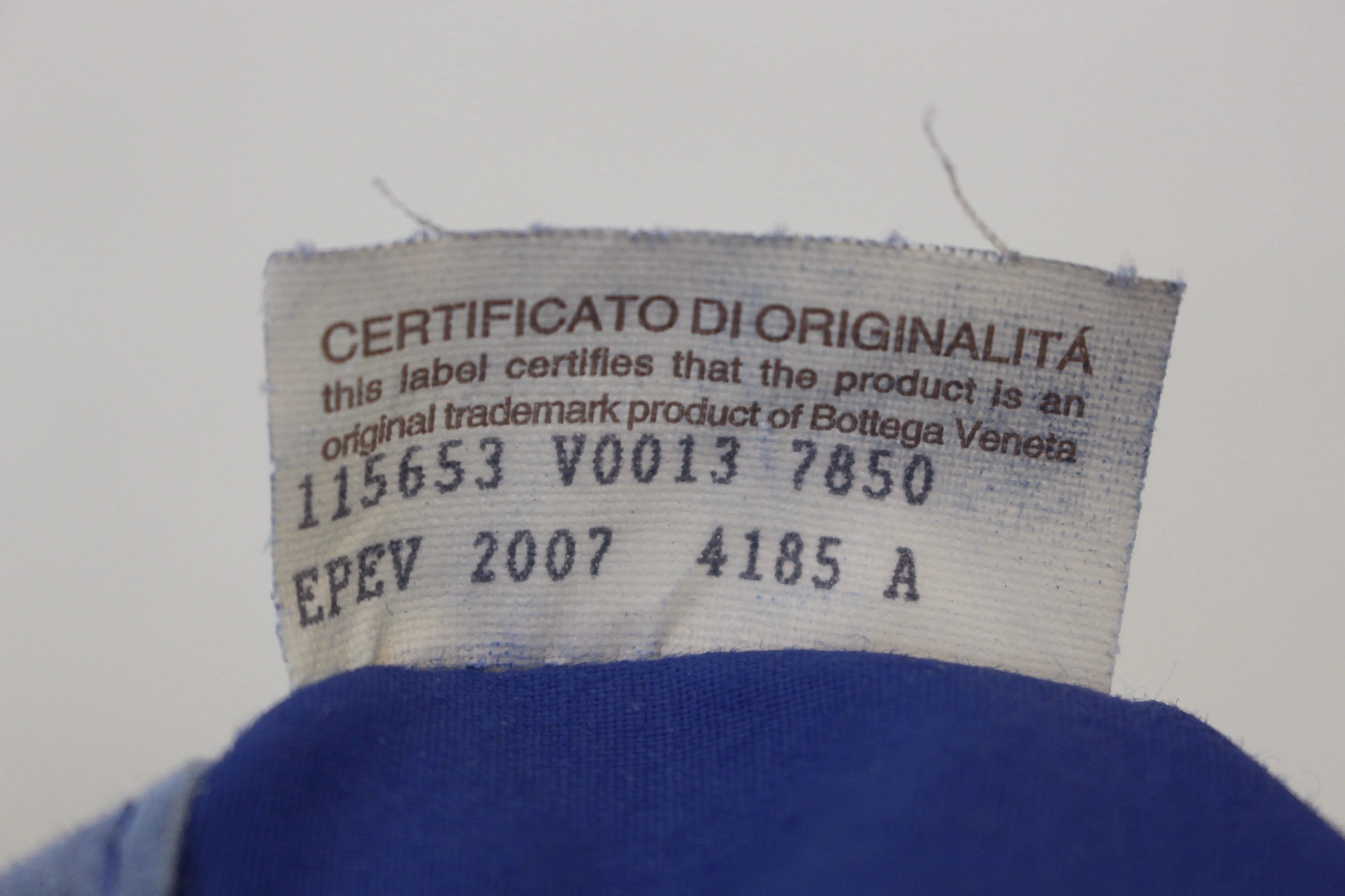 BOTTEGA VENETA Beige Intrecciato Nappa Medium Veneta Hobo Bag - Sale