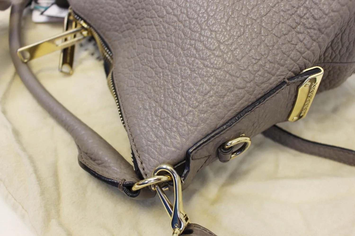 BURBERRY Heritage Grain Ledbury Hobo Bag
