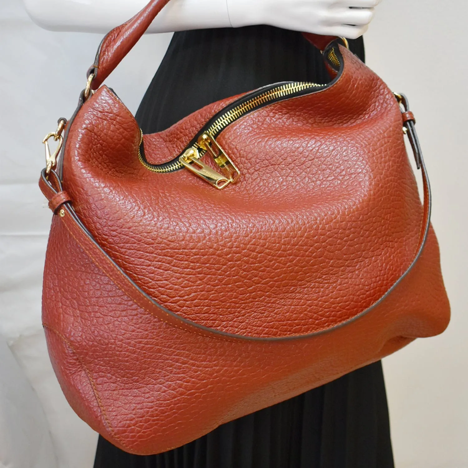 BURBERRY Ledbury Heritage Grained Leather Hobo Shoulder Bag Red