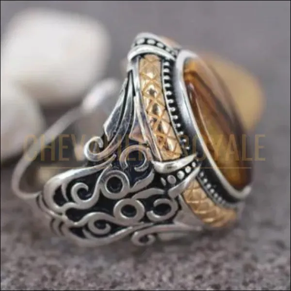 Chevalière homme en argent simple et chic avec pierre oeil de tigre