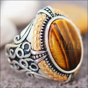 Chevalière homme en argent simple et chic avec pierre oeil de tigre