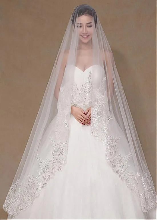 Chic Tulle Wedding Veil With Sequins Lace