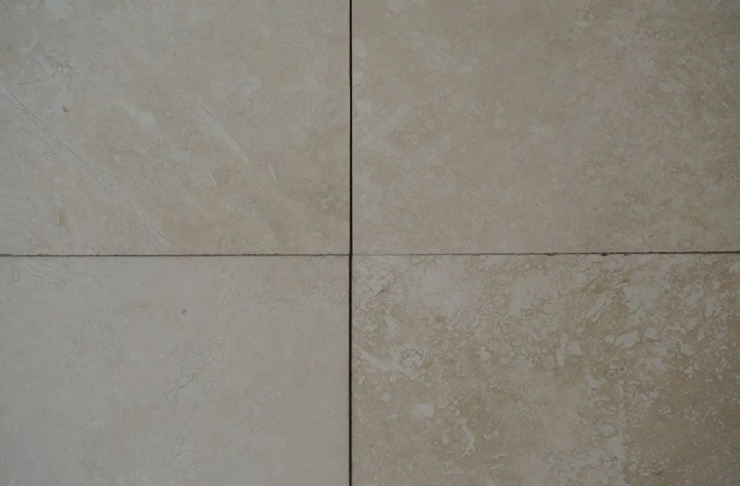 CLASSIC MEDIUM Travertine Honed-Filled Tile