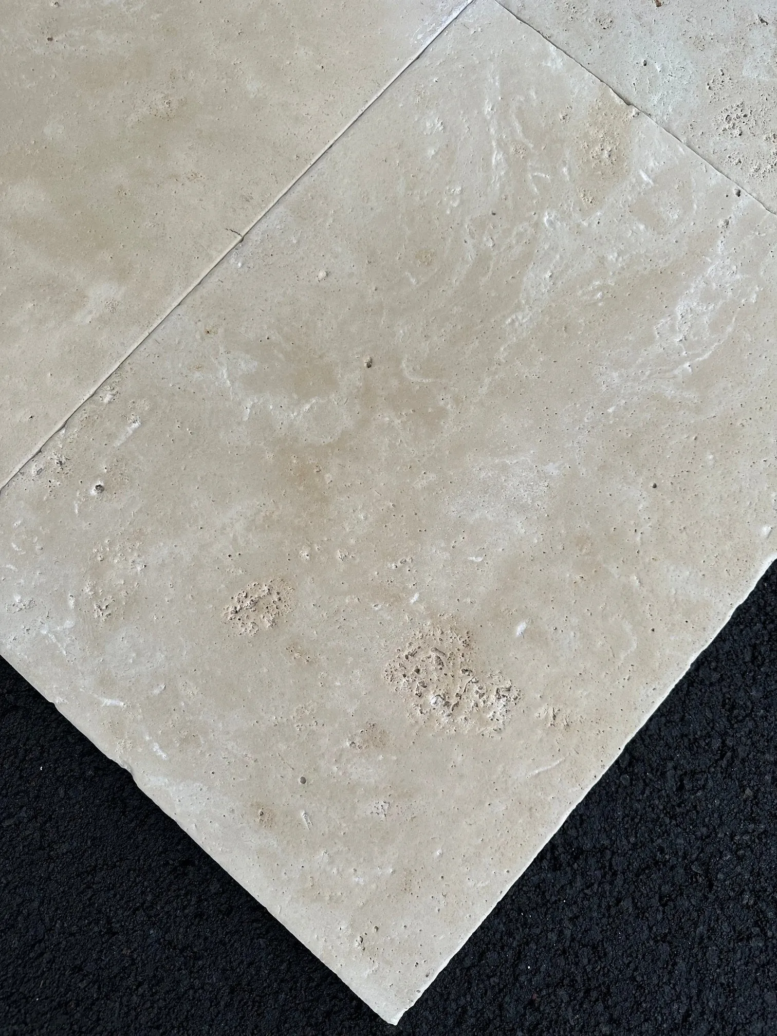 CLASSIC MEDIUM Travertine Honed-Filled Tile