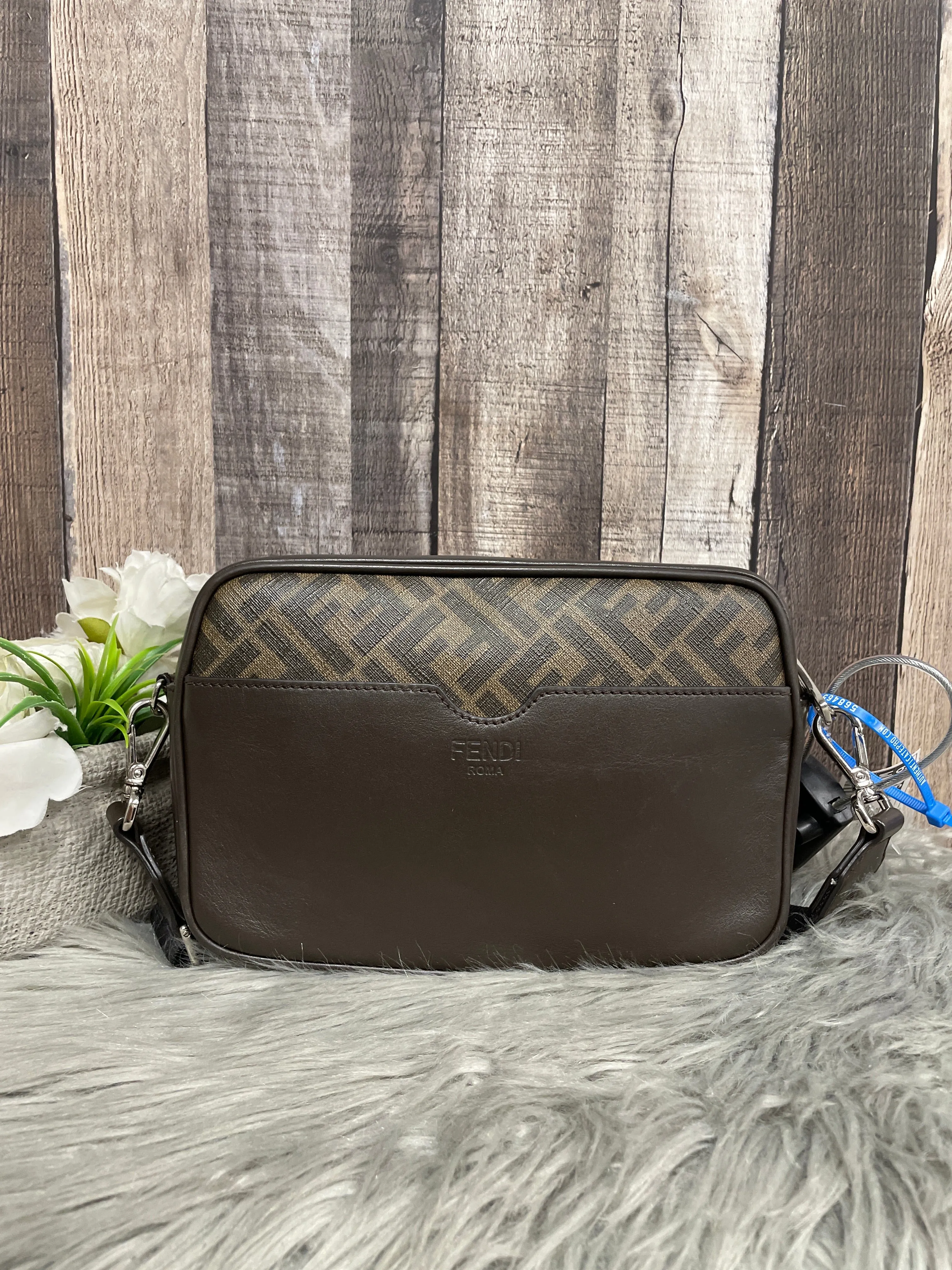 Crossbody Luxury Designer By Fendi, Size: Medium