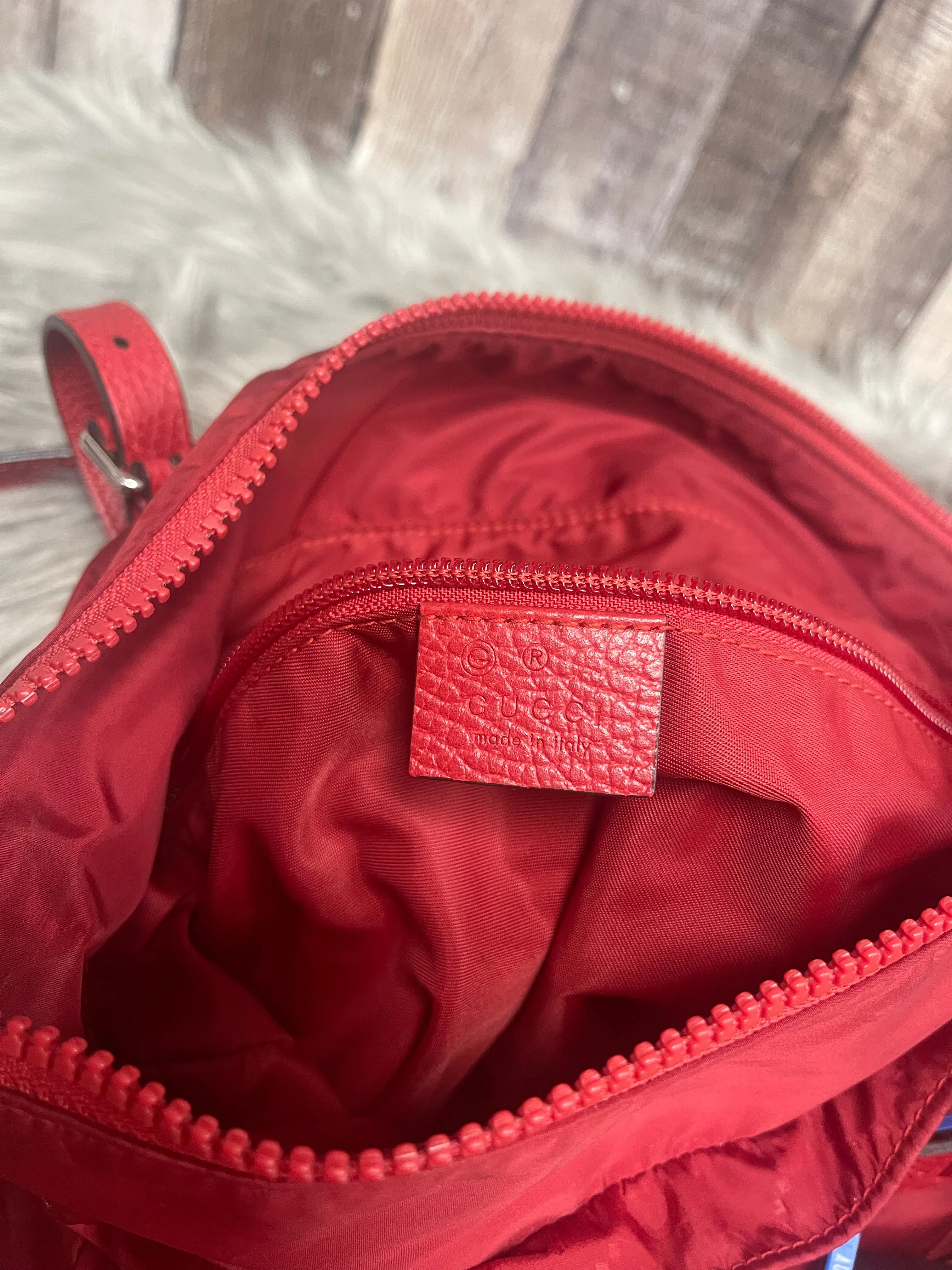 Crossbody Luxury Designer By Gucci, Size: Large