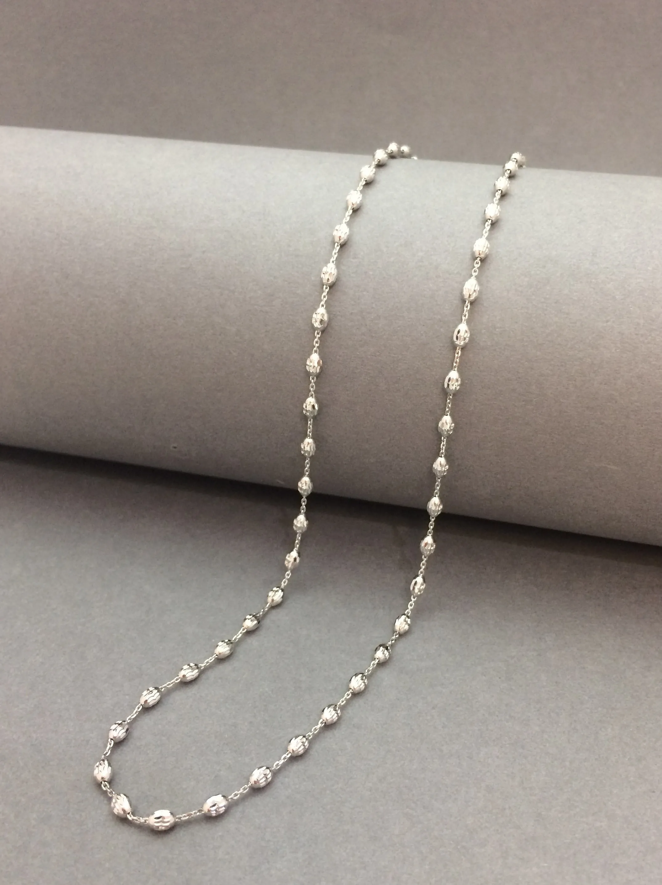 Elegant Diamond-Cut Ball Station Necklace