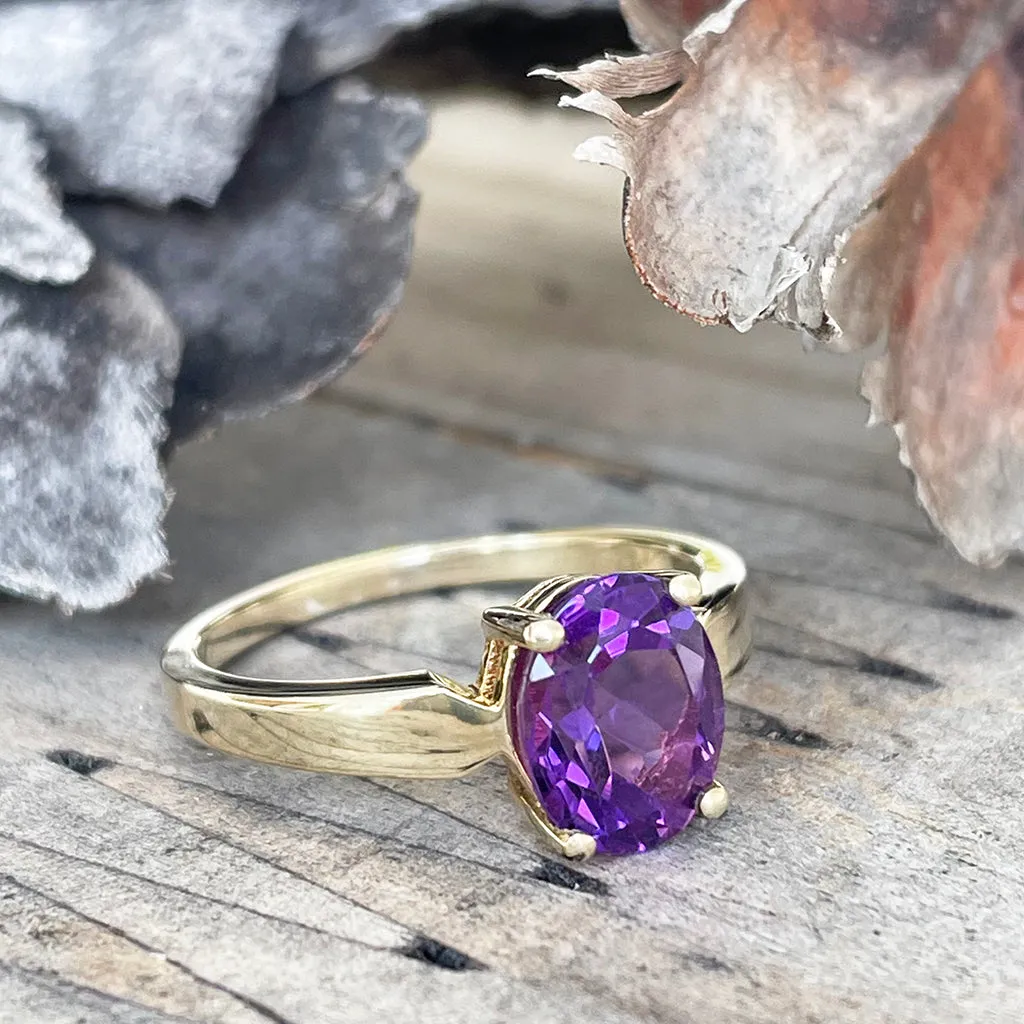 Elegant Oval Cut Amethyst Solitaire Yellow Gold Ring