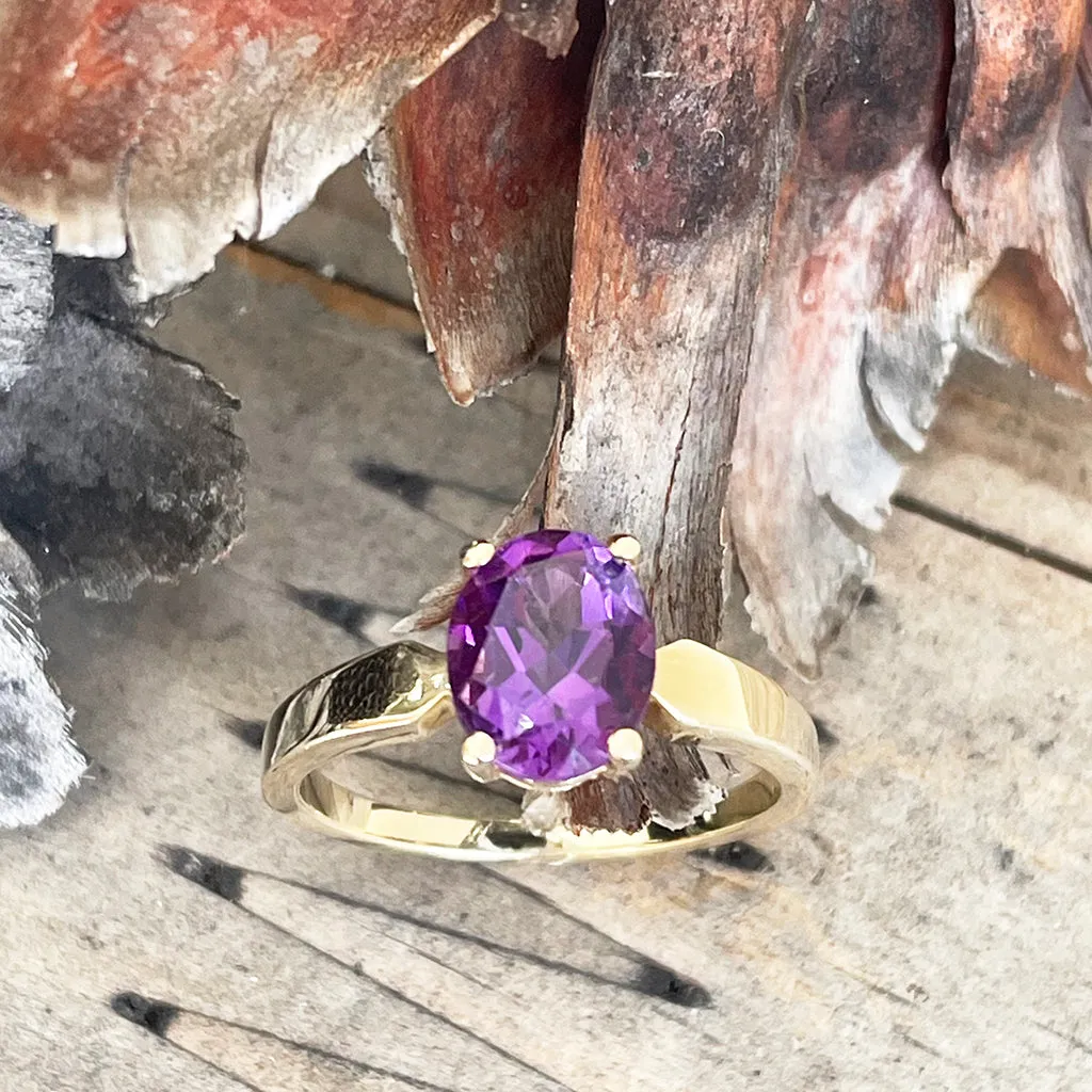 Elegant Oval Cut Amethyst Solitaire Yellow Gold Ring