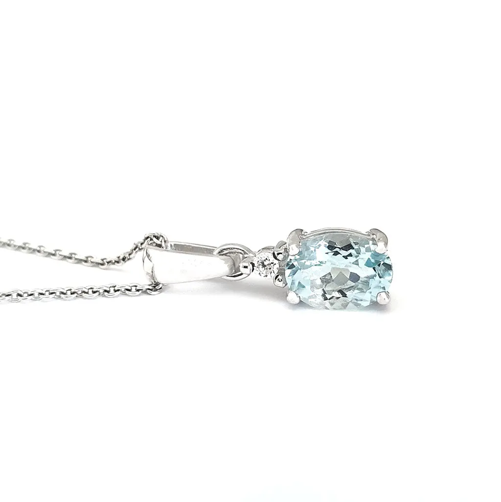 Elegant Oval Cut Aquamarine Pendant with Single Diamond Highlight