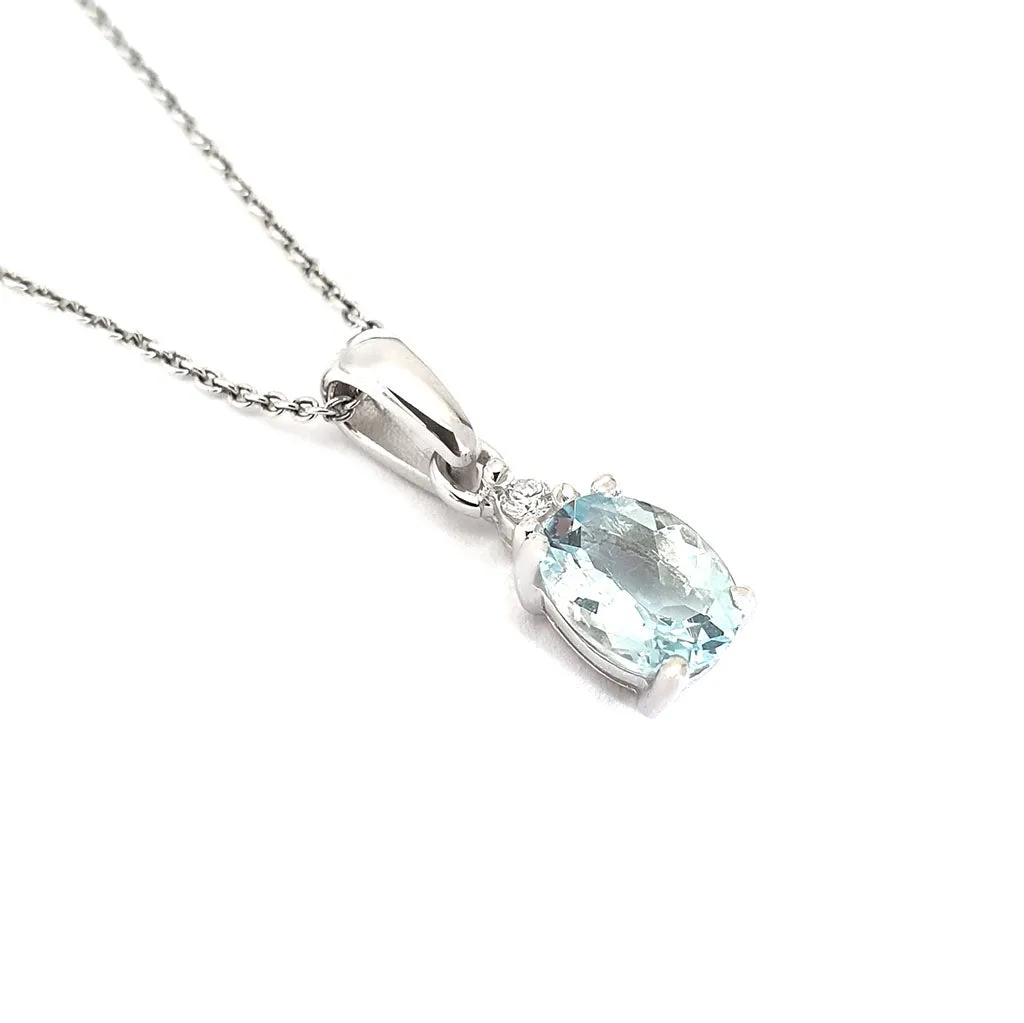 Elegant Oval Cut Aquamarine Pendant with Single Diamond Highlight