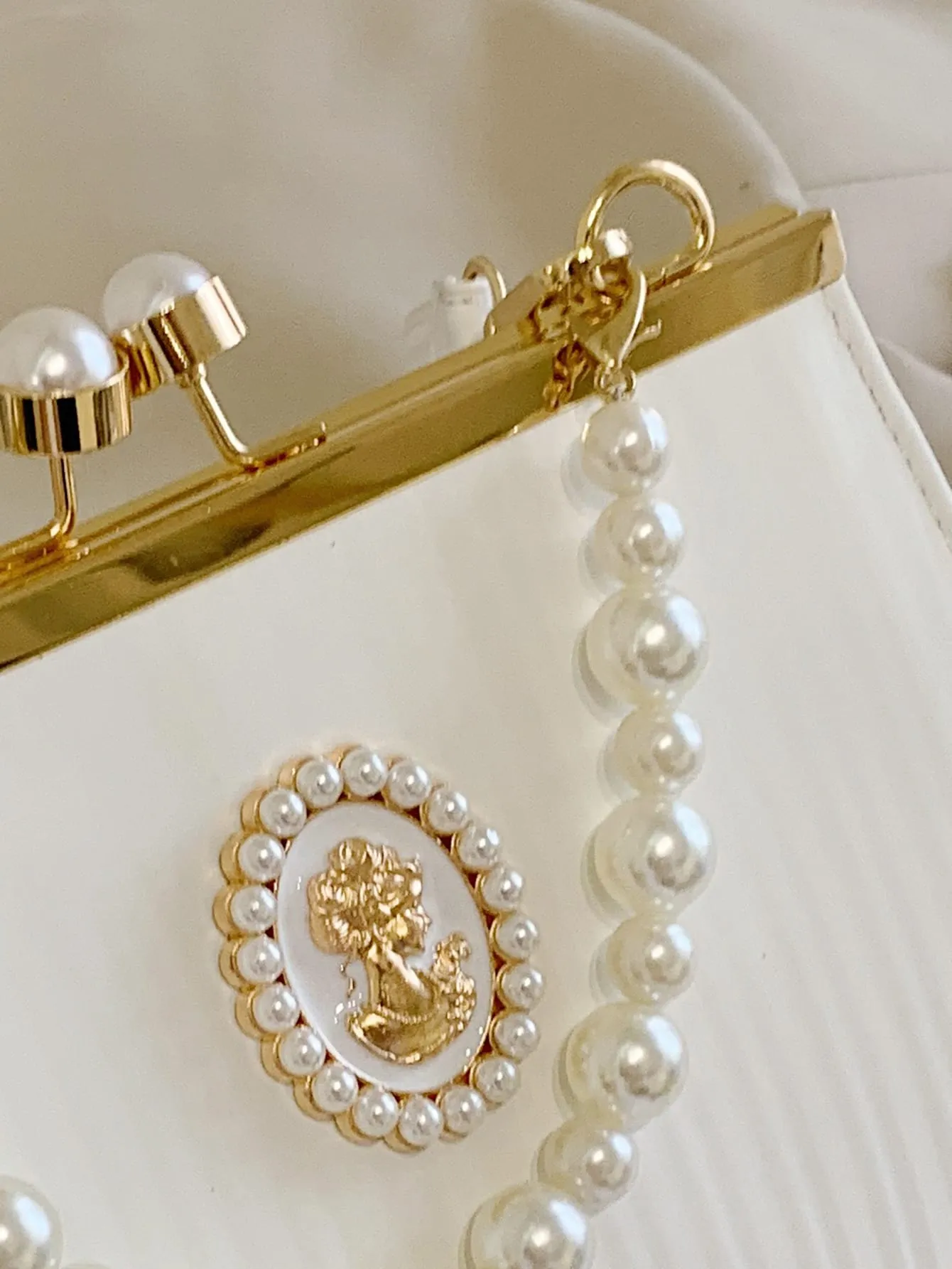Figure & Faux Pearl Decor Kiss Lock Square Bag - White- FD ⚡