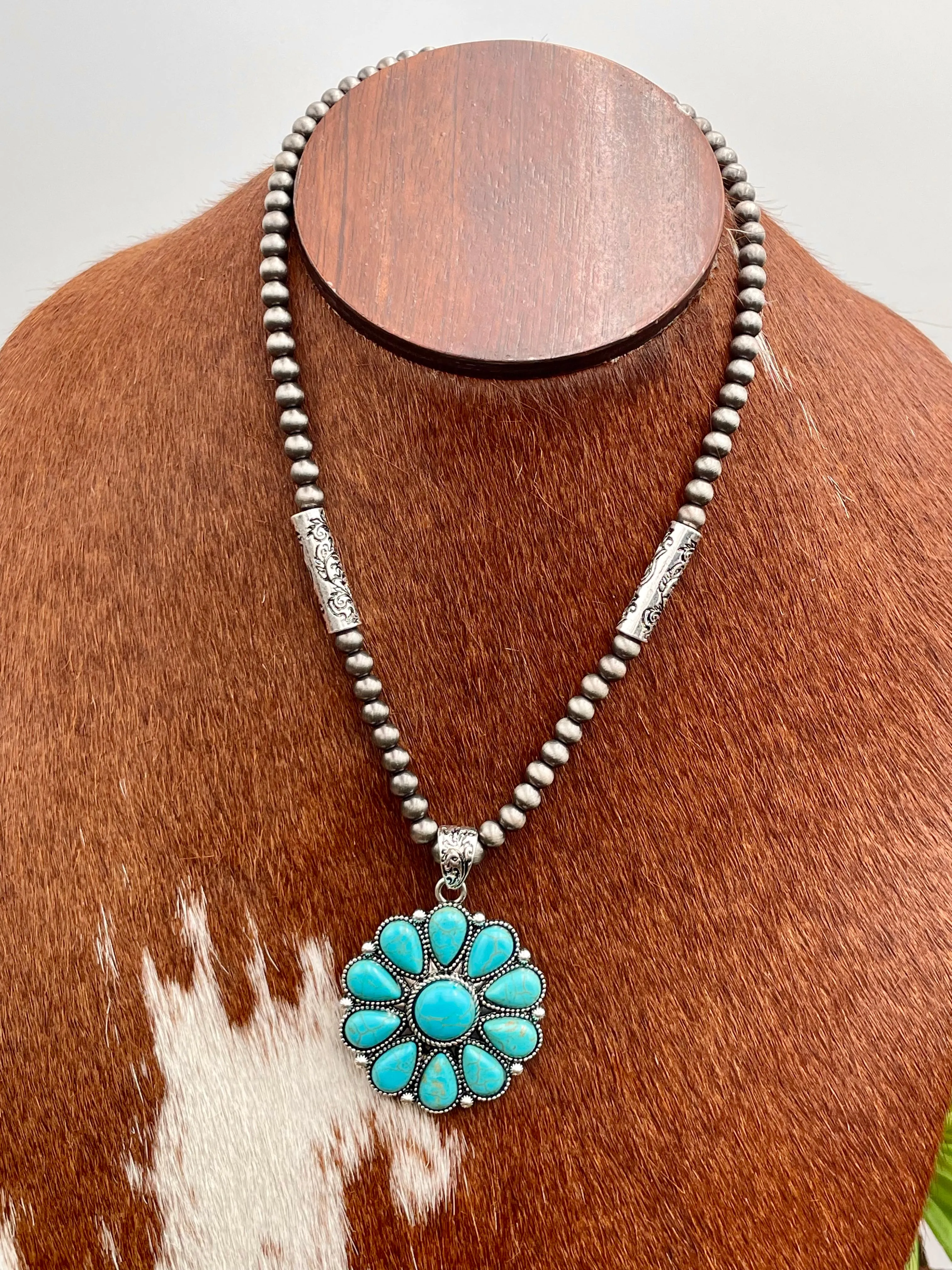Gloria 6mm Fashion Navajo & Stamped Cylinder Necklace With Round Center Cluster Pendant - Turquoise