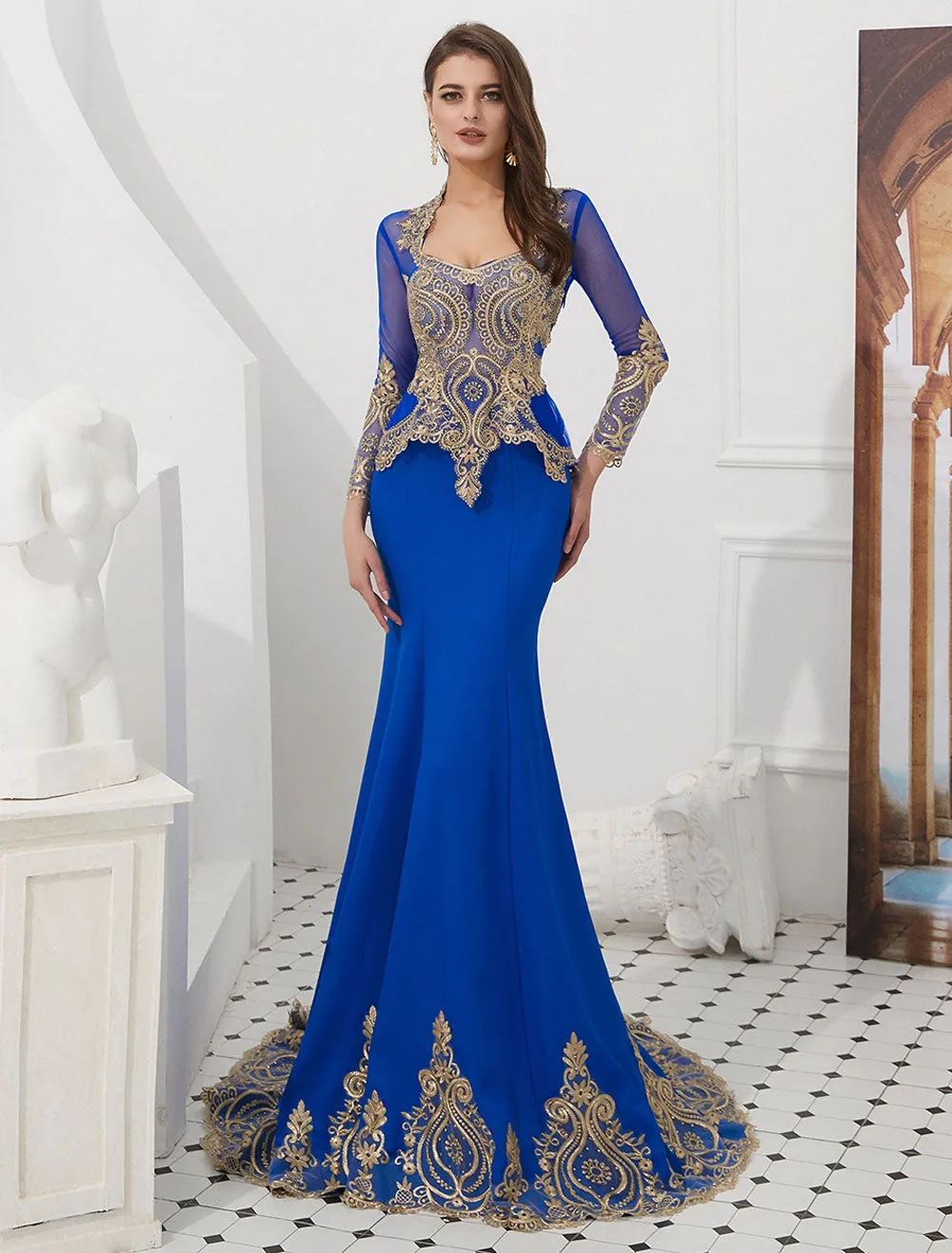 Gorgeous Luxury Evening Dresses Embroidered Beaded Queen Anneneck Long Sleeve Formal Gowns With Cloak