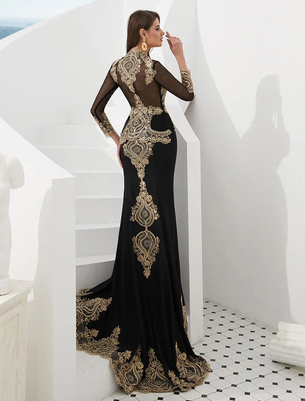 Gorgeous Luxury Evening Dresses Embroidered Beaded Queen Anneneck Long Sleeve Formal Gowns With Cloak