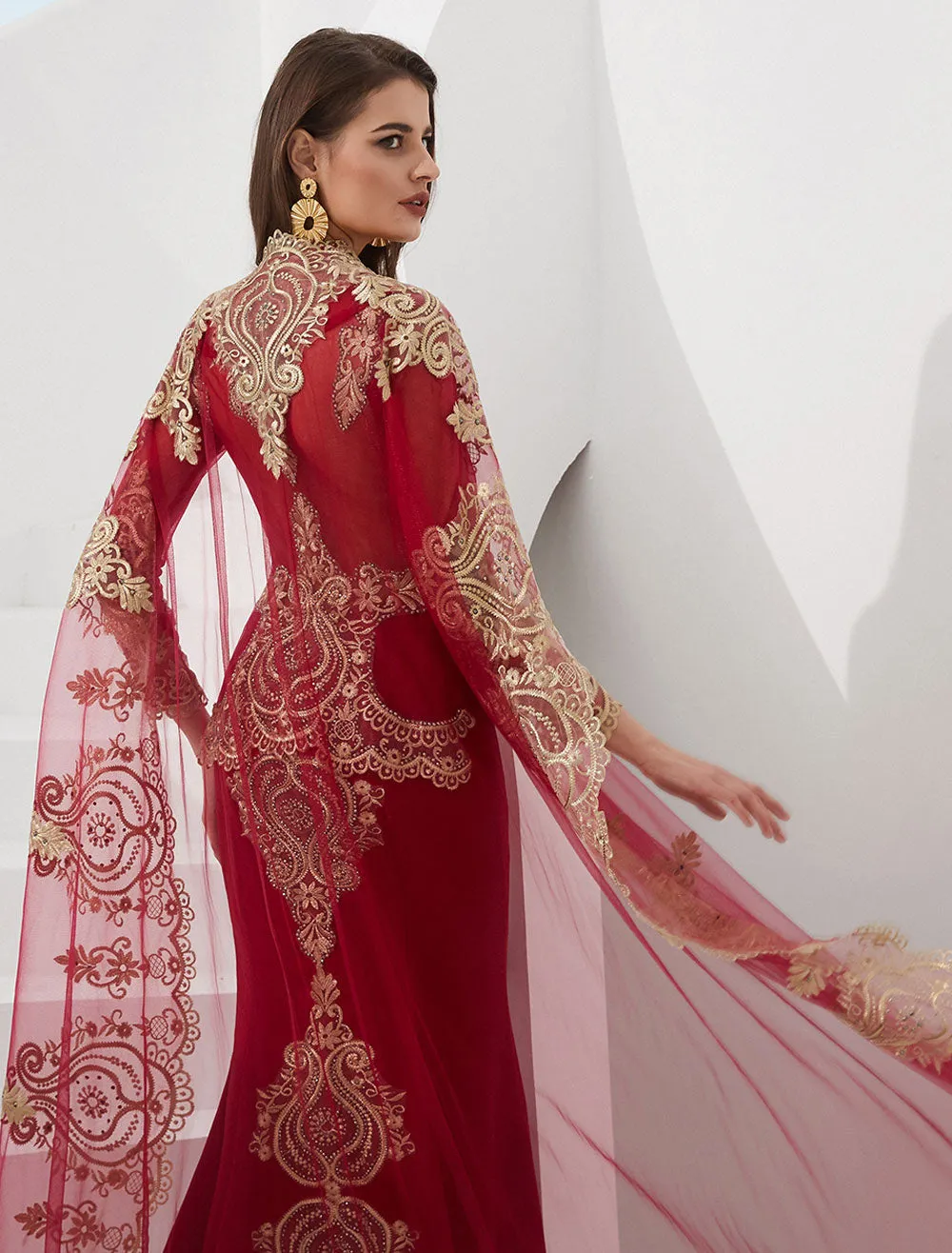 Gorgeous Luxury Evening Dresses Embroidered Beaded Queen Anneneck Long Sleeve Formal Gowns With Cloak