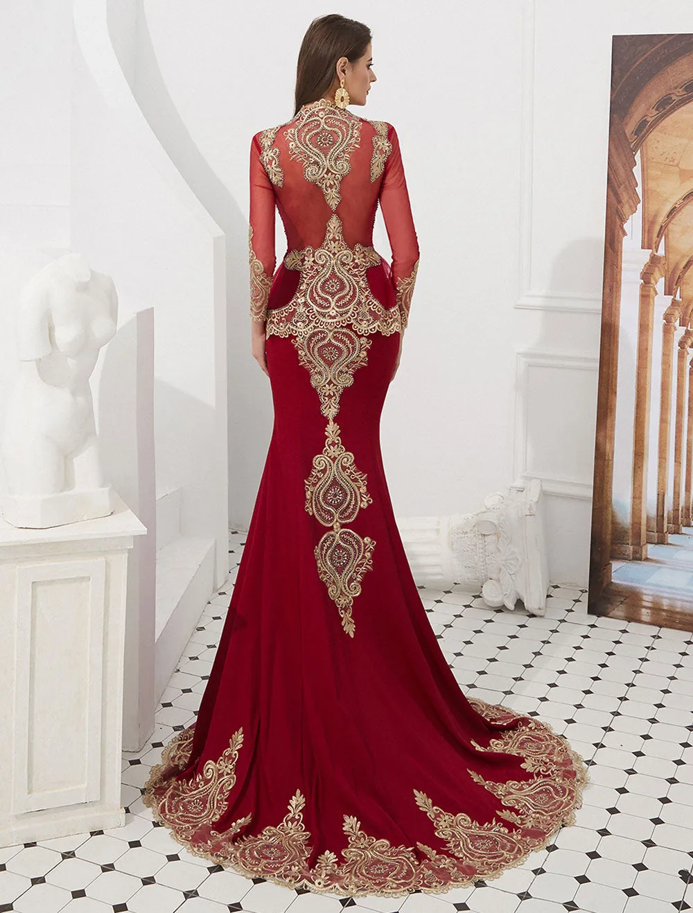 Gorgeous Luxury Evening Dresses Embroidered Beaded Queen Anneneck Long Sleeve Formal Gowns With Cloak