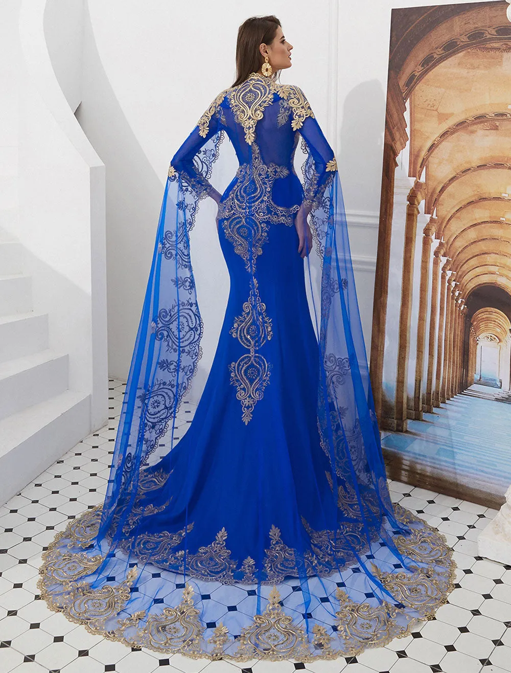 Gorgeous Luxury Evening Dresses Embroidered Beaded Queen Anneneck Long Sleeve Formal Gowns With Cloak