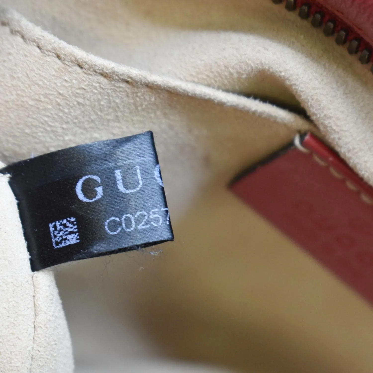 GUCCI GG Marmont Small Matelasse Chevron Leather Crossbody Camera Bag Red 447632