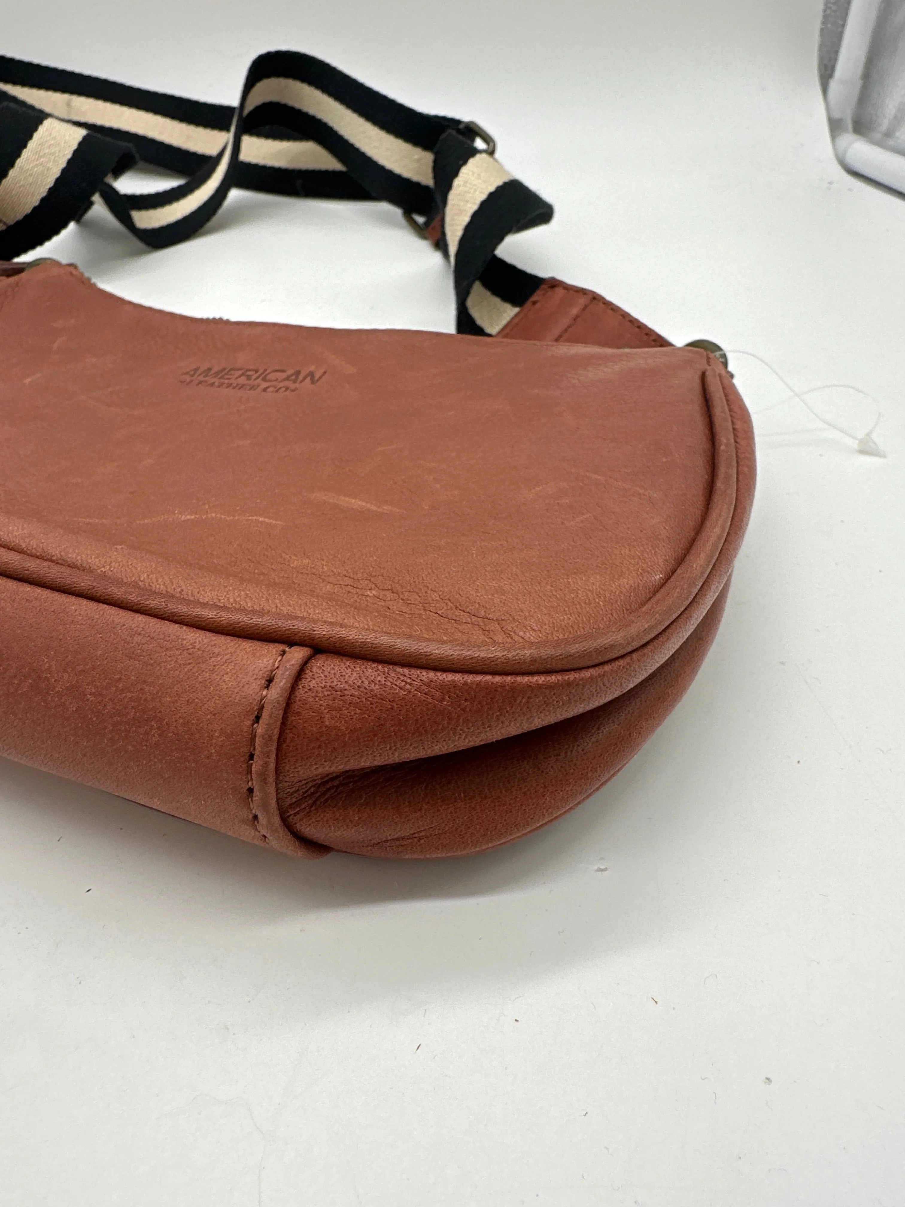 Handbag By Clothes Mentor, Size: Small