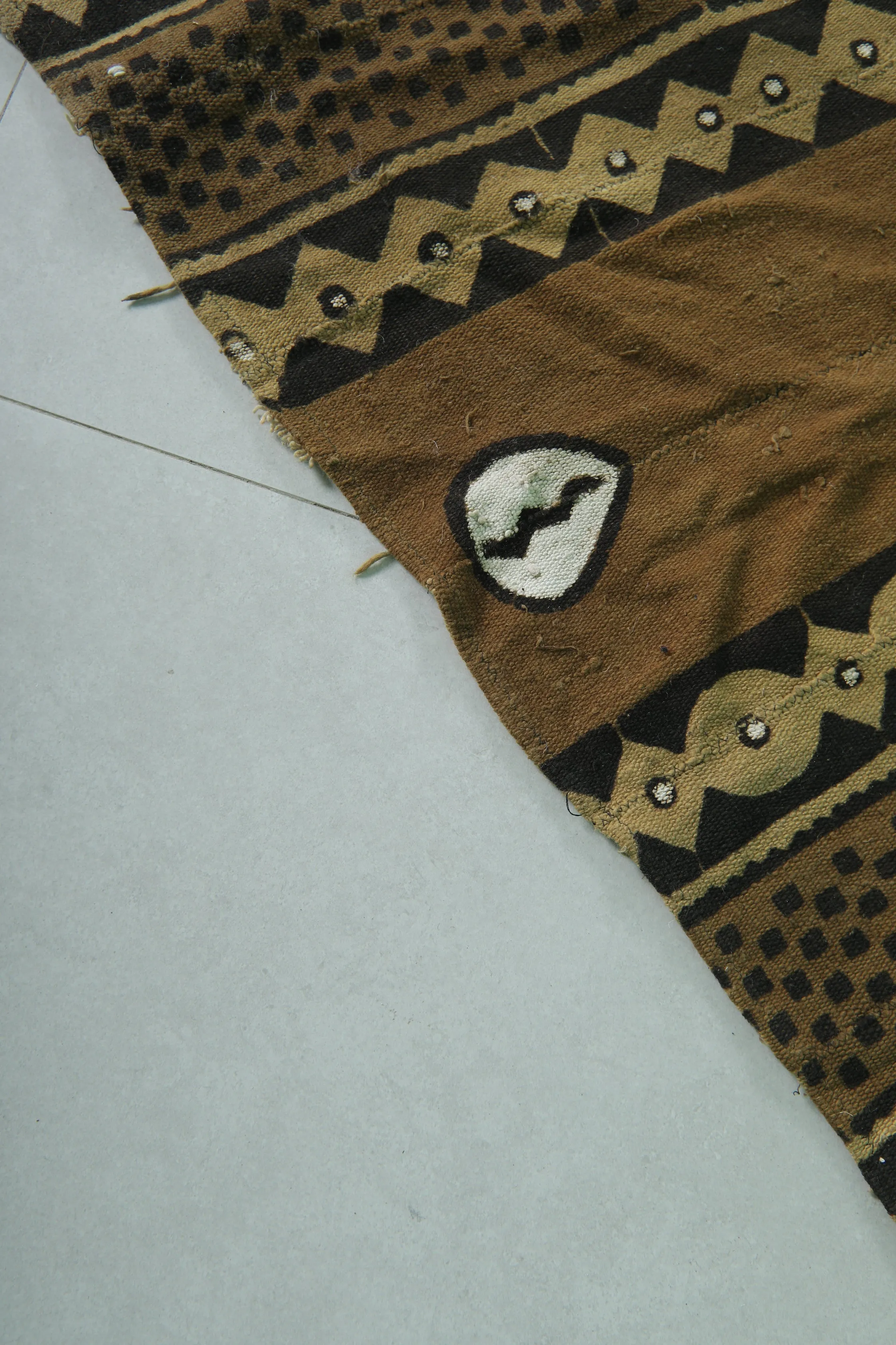 Handwoven Moroccan Kilim - 4.9 FT X 6.7 FT | Elegant Earthy Tones