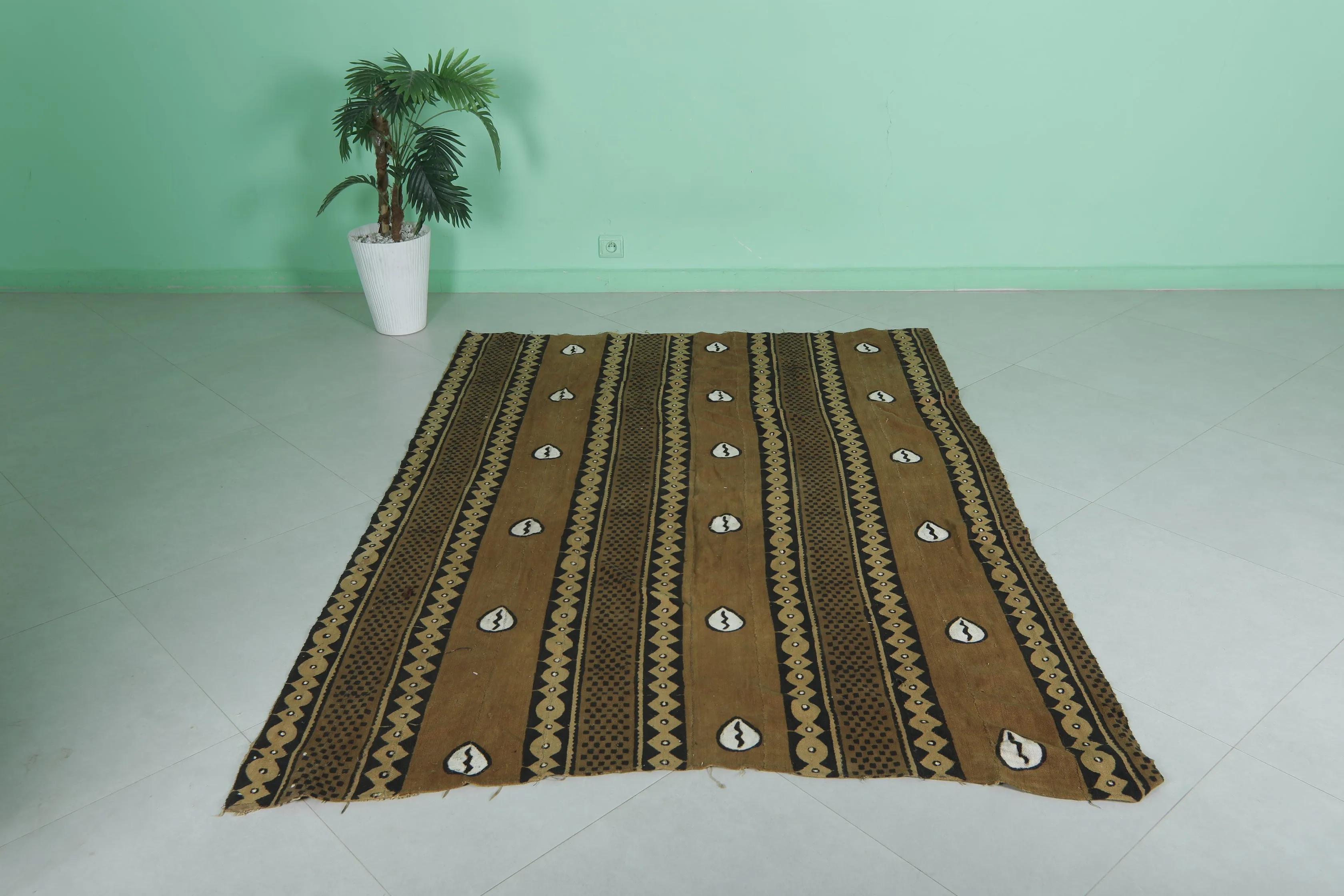 Handwoven Moroccan Kilim - 4.9 FT X 6.7 FT | Elegant Earthy Tones