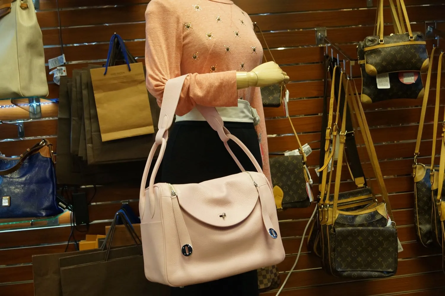 HERMES 34cm Pink Clemence Leather Palladium Plated Lindy Bag