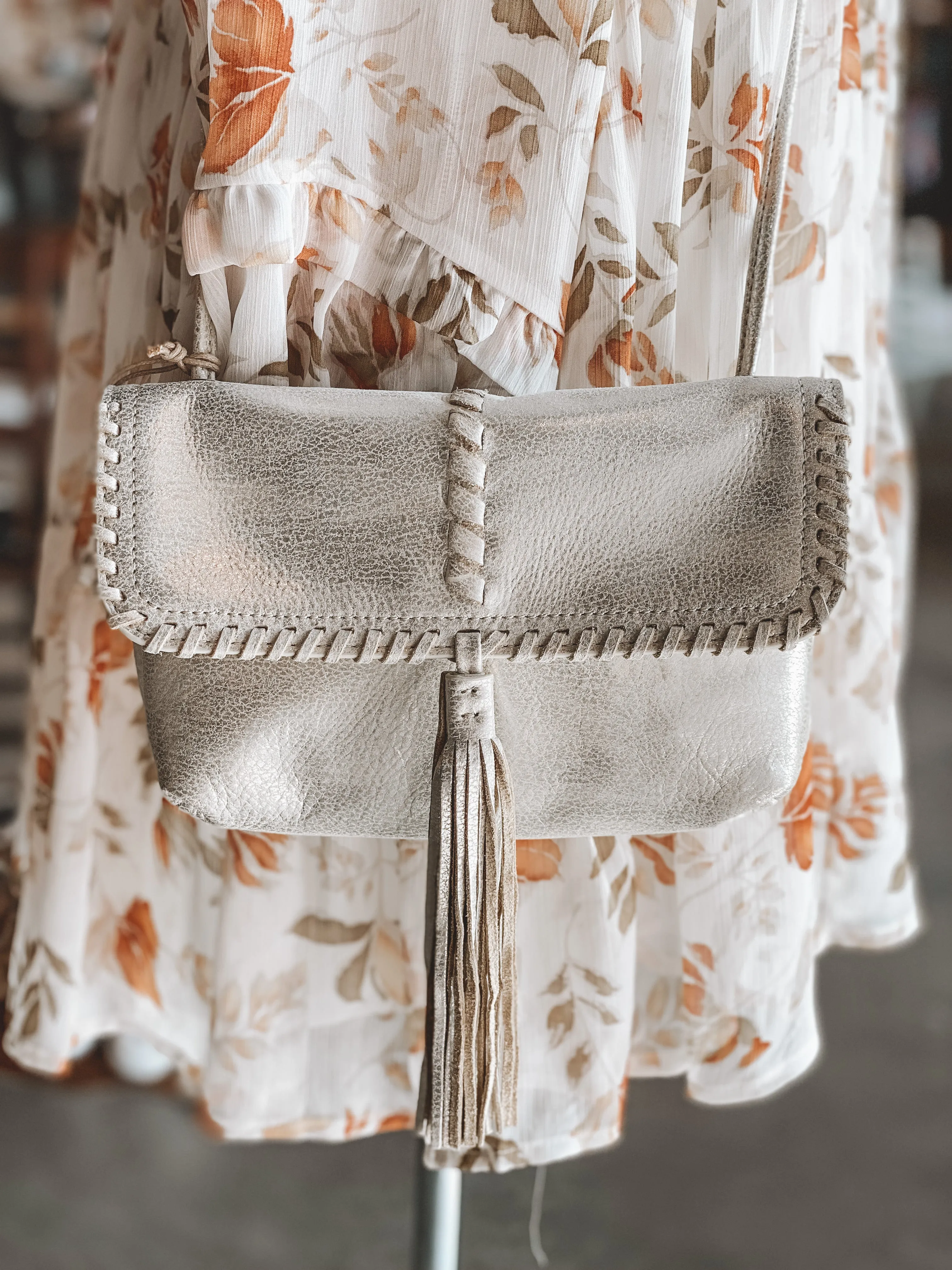 HOBO - BRAMBLE CROSSBODY - PEARLED SILVER