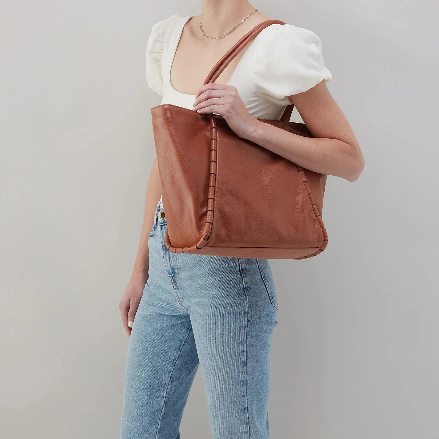 Hobo Phoebe Tote Saddle