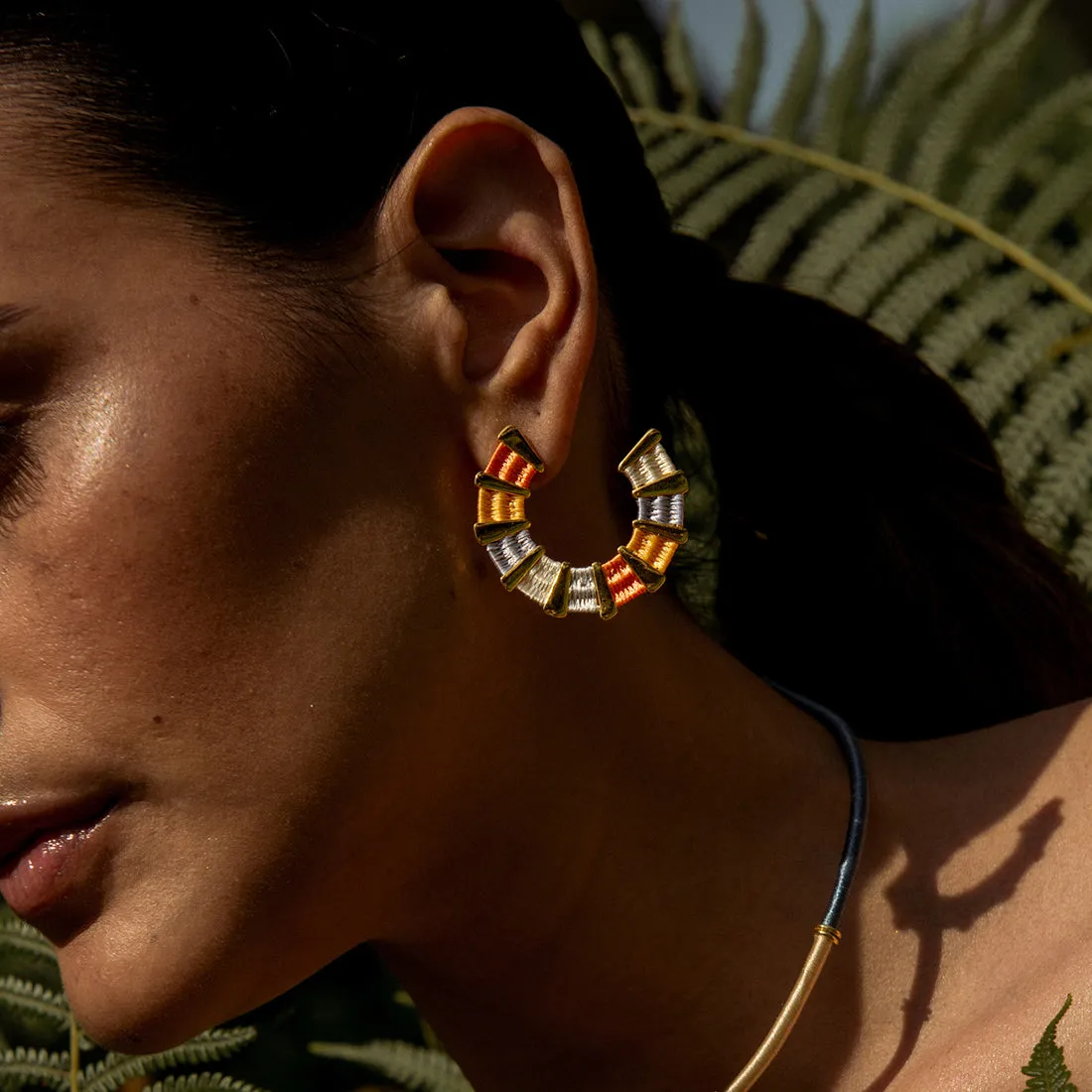 Hoop gold plated earrings in woven design