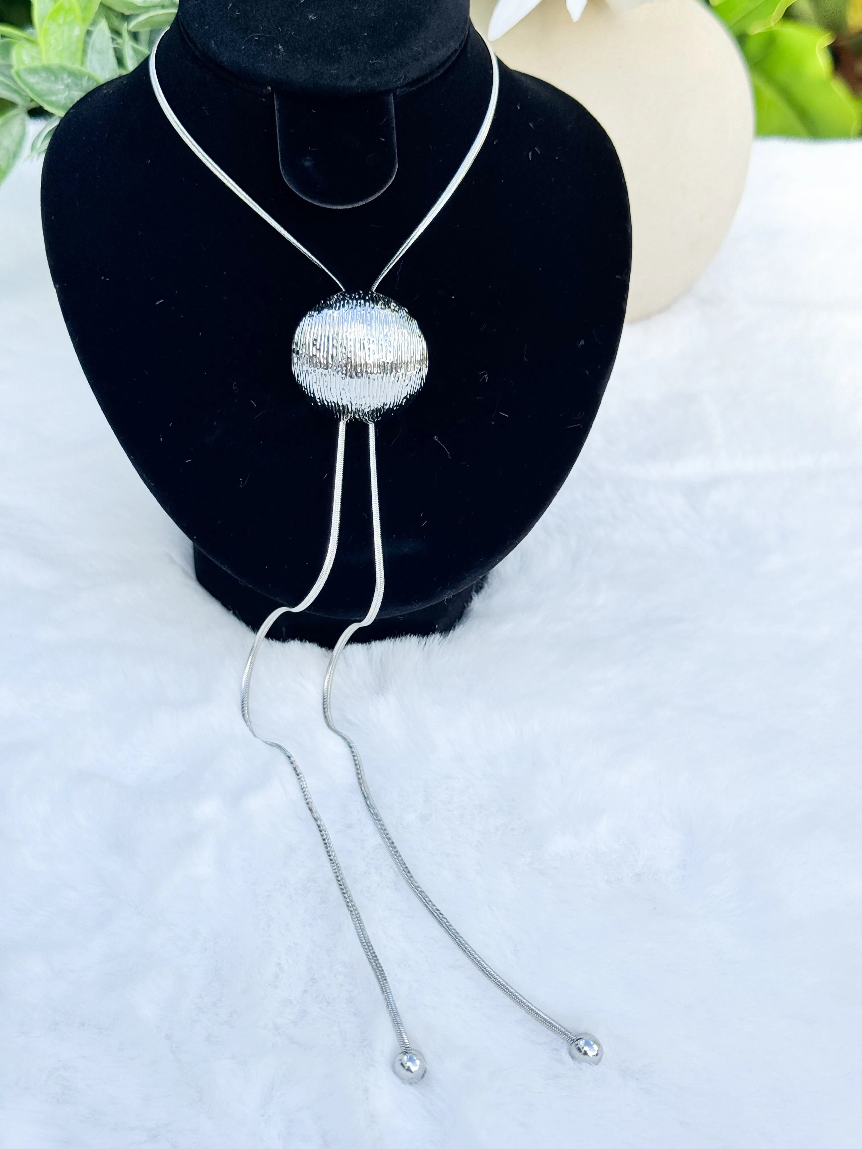 Isabella lariat necklace