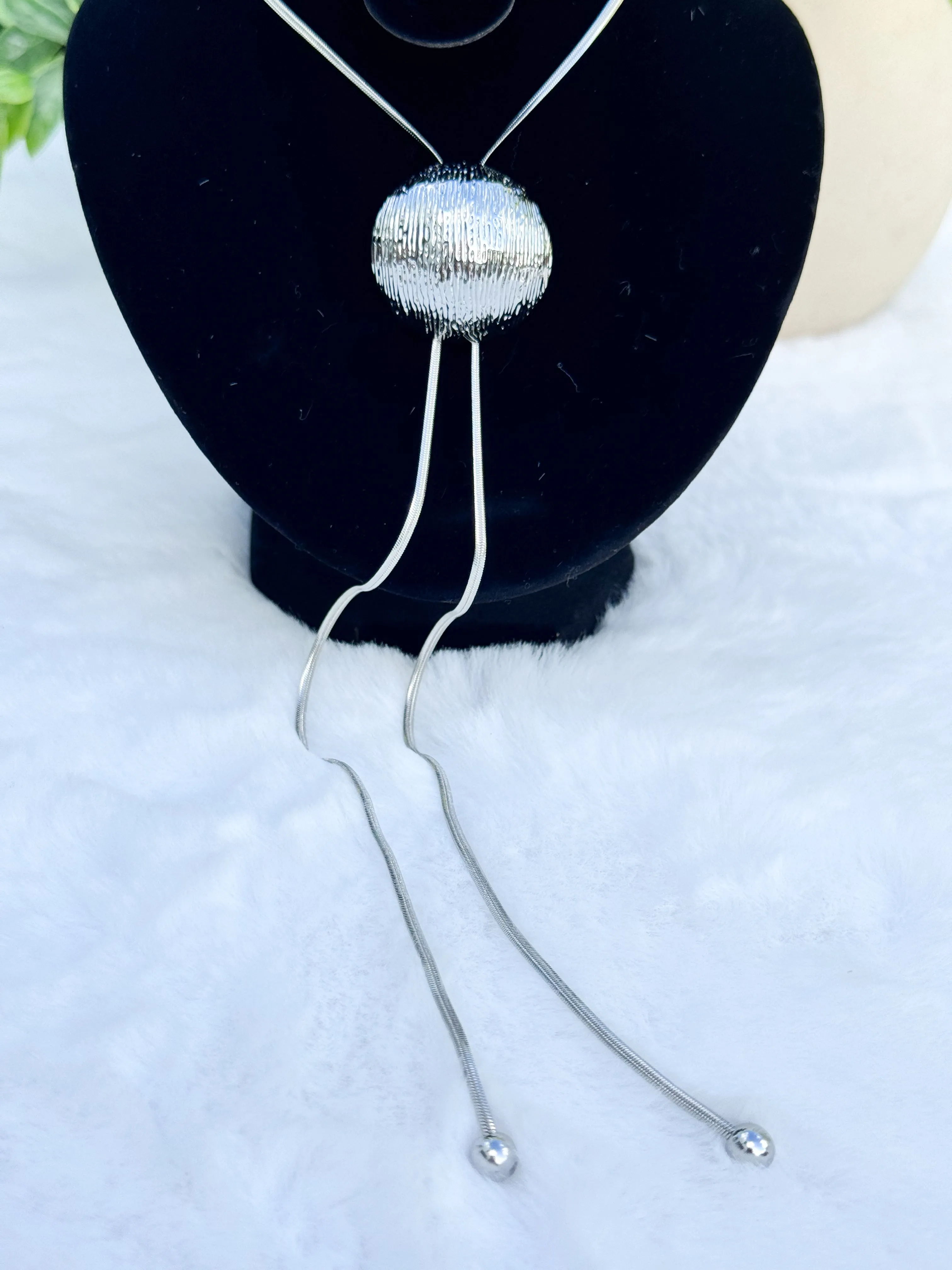 Isabella lariat necklace