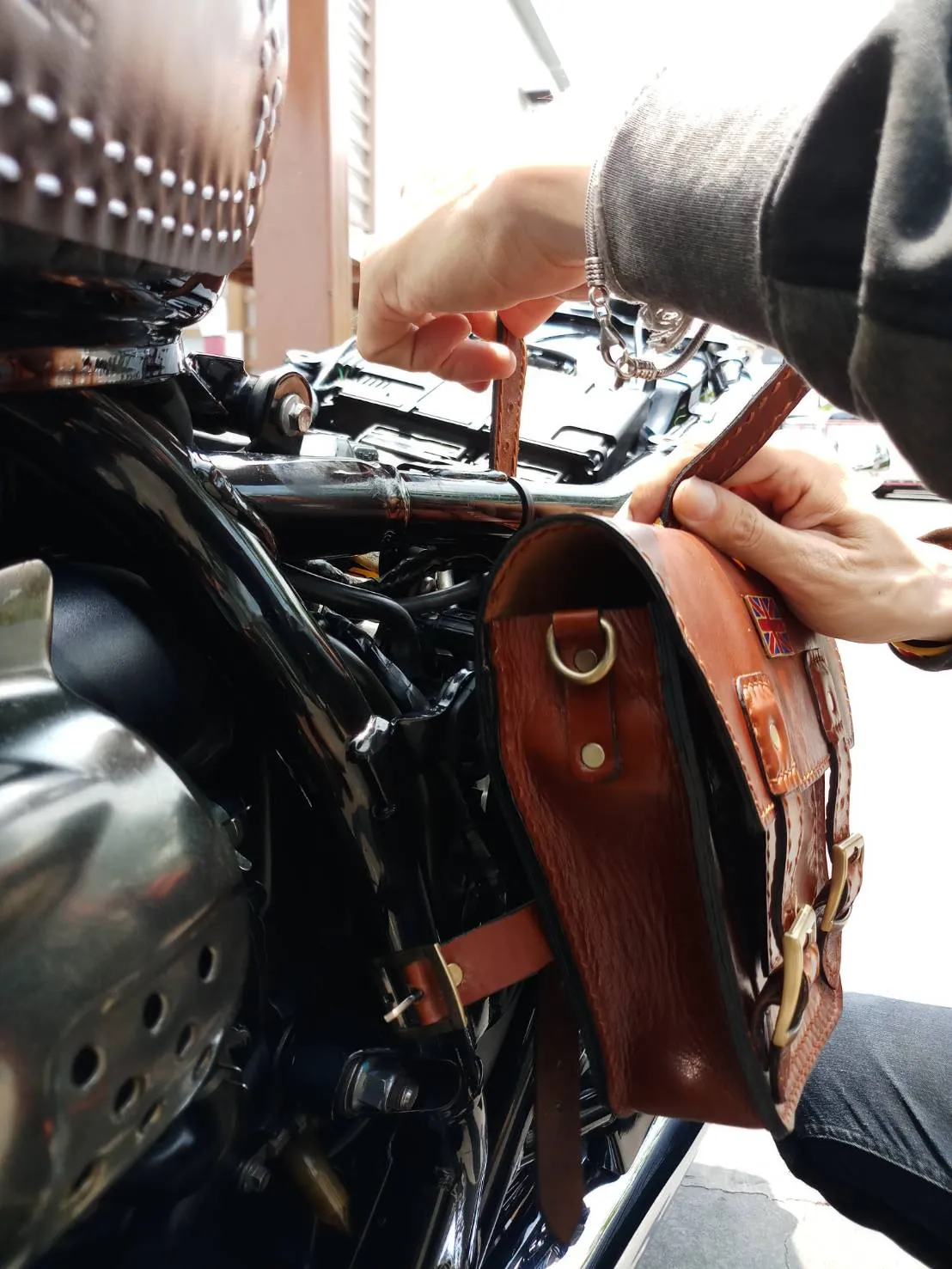 KB-TSUJB - Triumph Bonneville Side Bag w/ Union Jack Pin