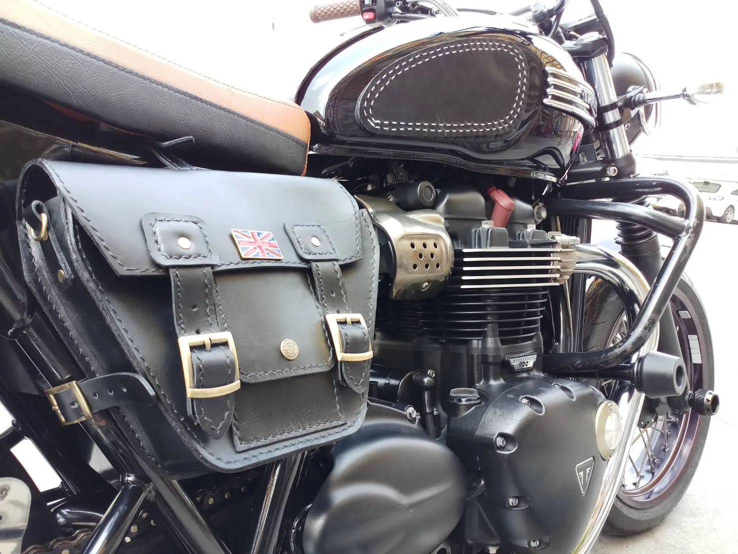 KB-TSUJB - Triumph Bonneville Side Bag w/ Union Jack Pin