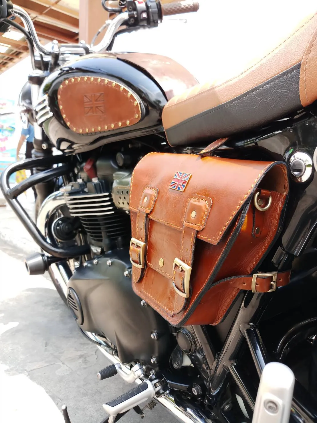 KB-TSUJB - Triumph Bonneville Side Bag w/ Union Jack Pin