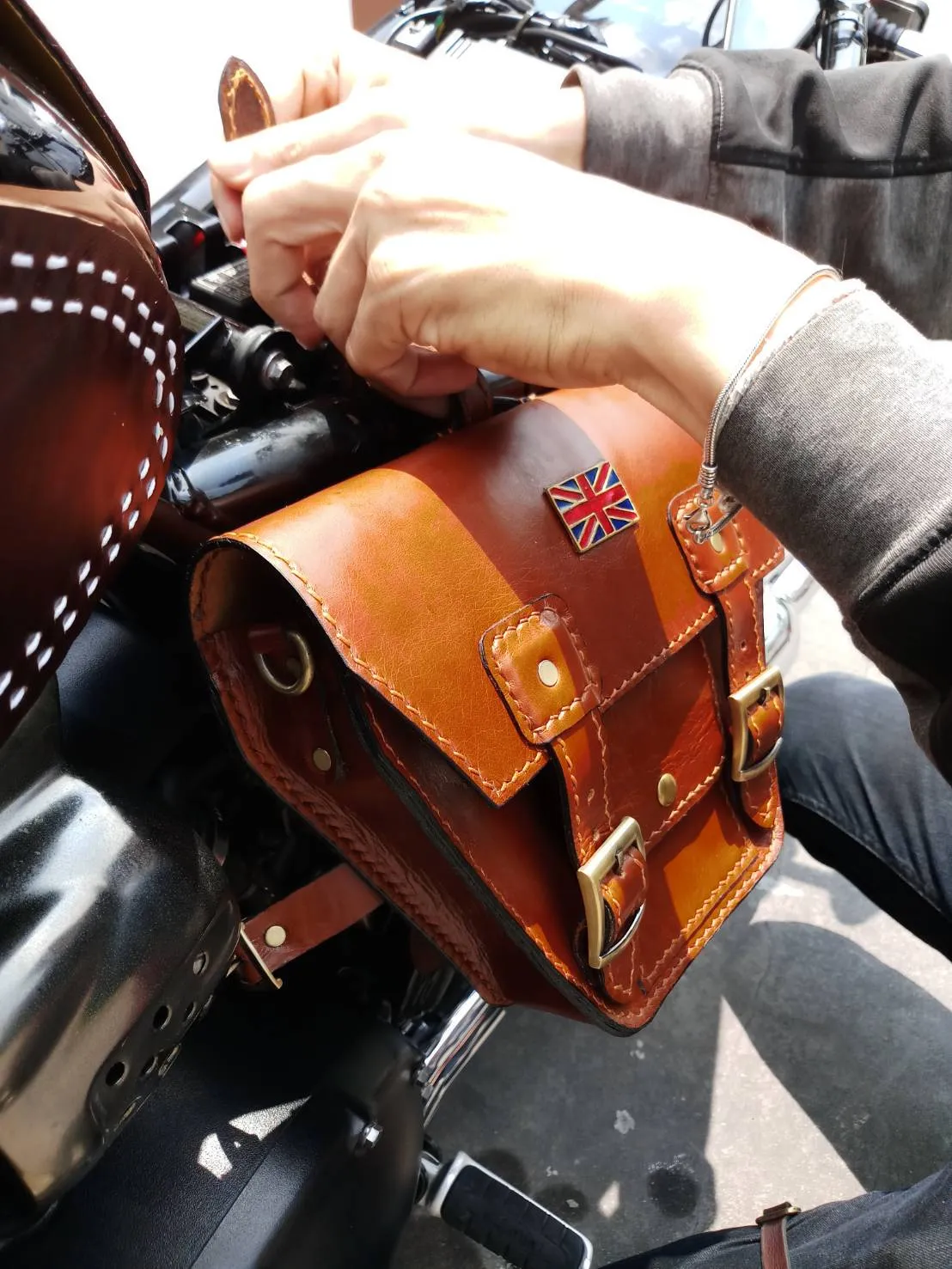KB-TSUJB - Triumph Bonneville Side Bag w/ Union Jack Pin