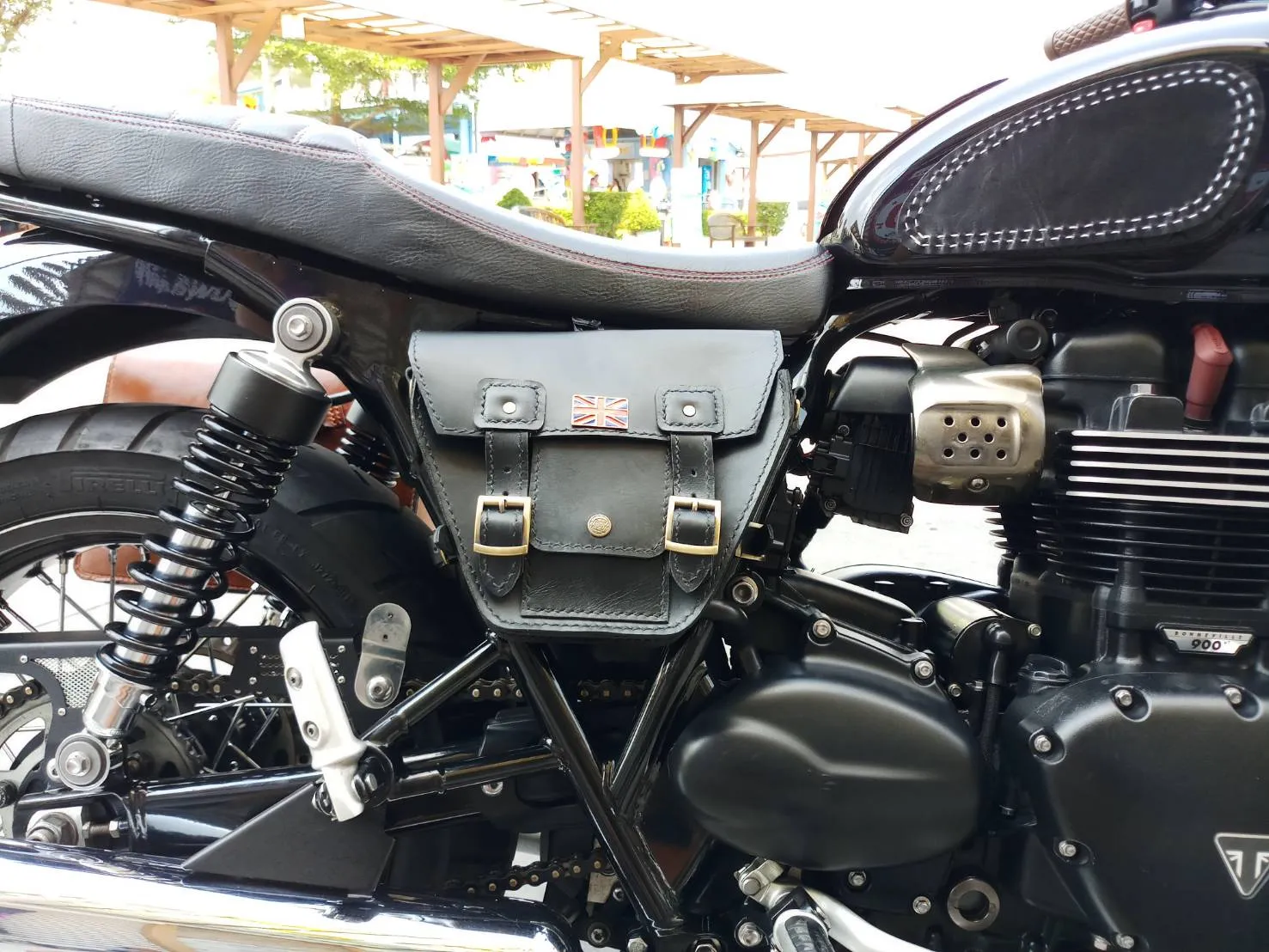 KB-TSUJB - Triumph Bonneville Side Bag w/ Union Jack Pin