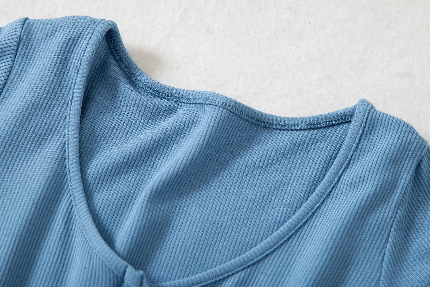 Knitted short-sleeved T-shirt women's summer European and American single-sleeve D-neck wood-eared cardigan top