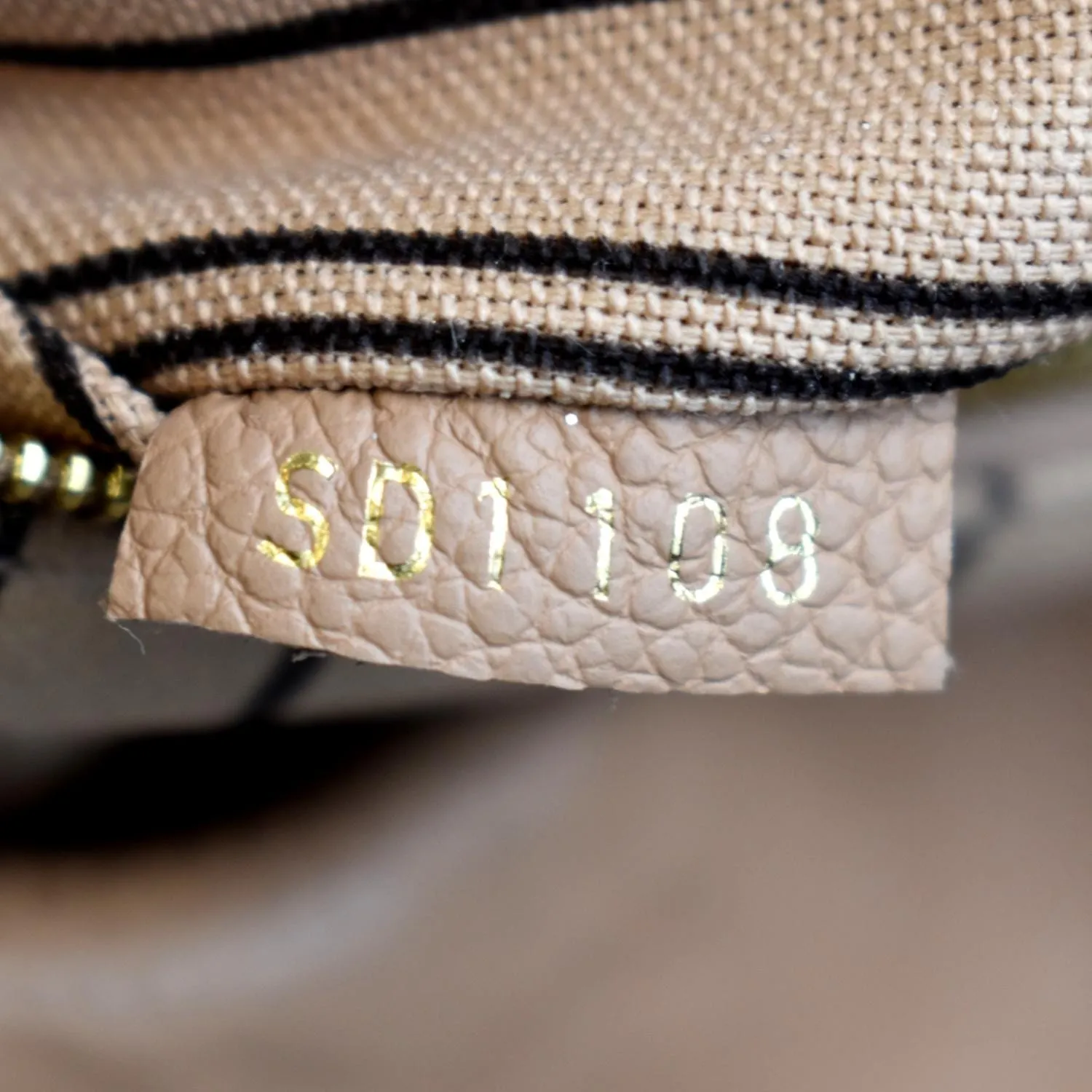 LOUIS VUITTON Artsy MM Empreinte Leather Hobo Bag Camel