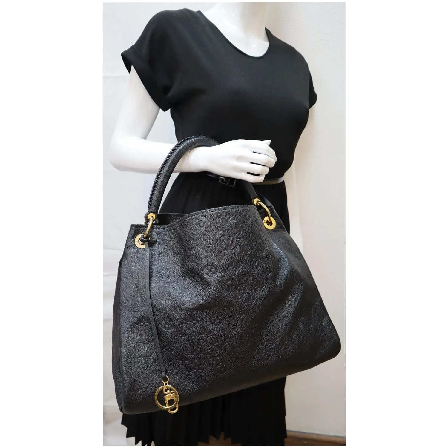LOUIS VUITTON Artsy MM Empreinte Leather Shoulder Bag Black