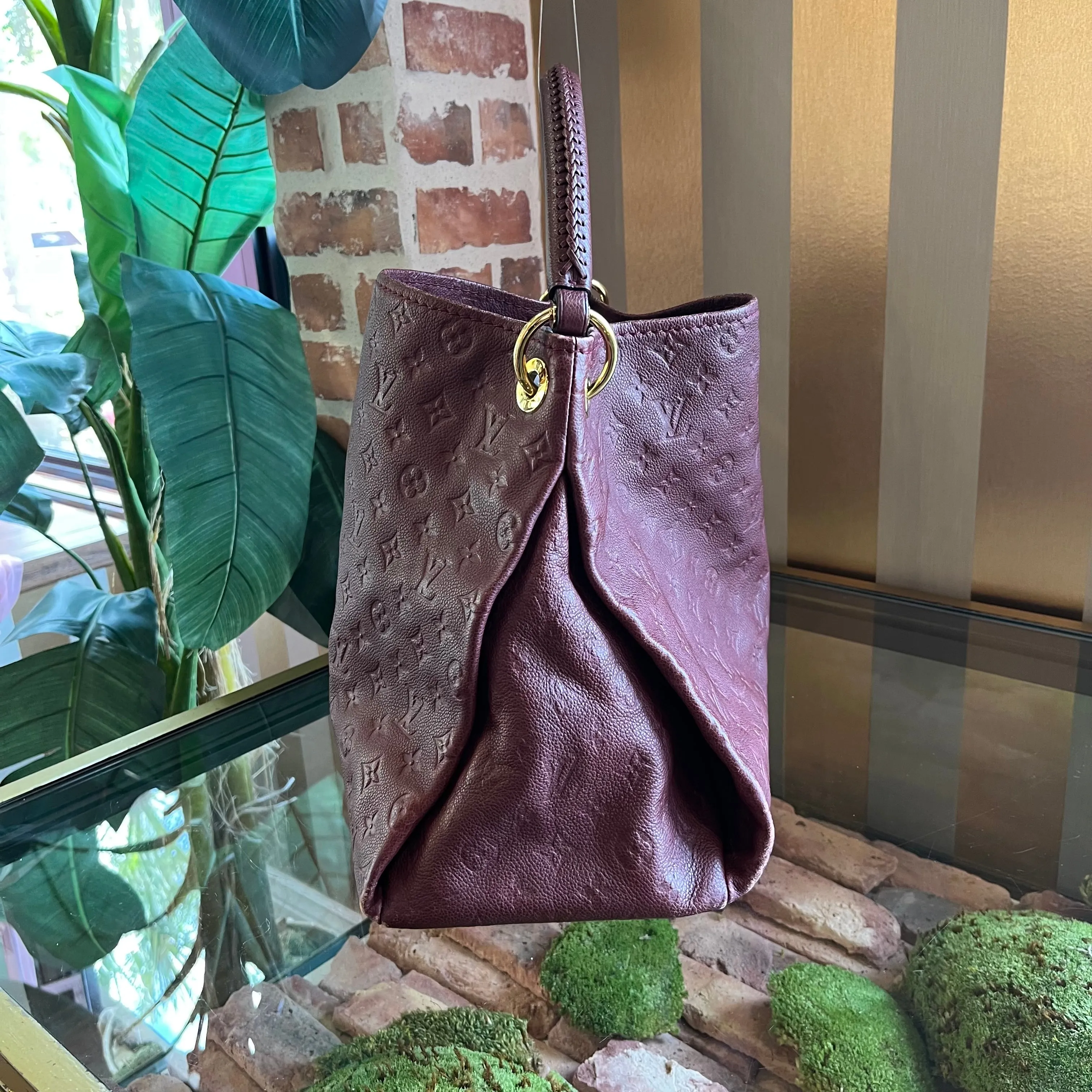 LOUIS VUITTON Artsy MM Flamme Empriente Leather Hobo