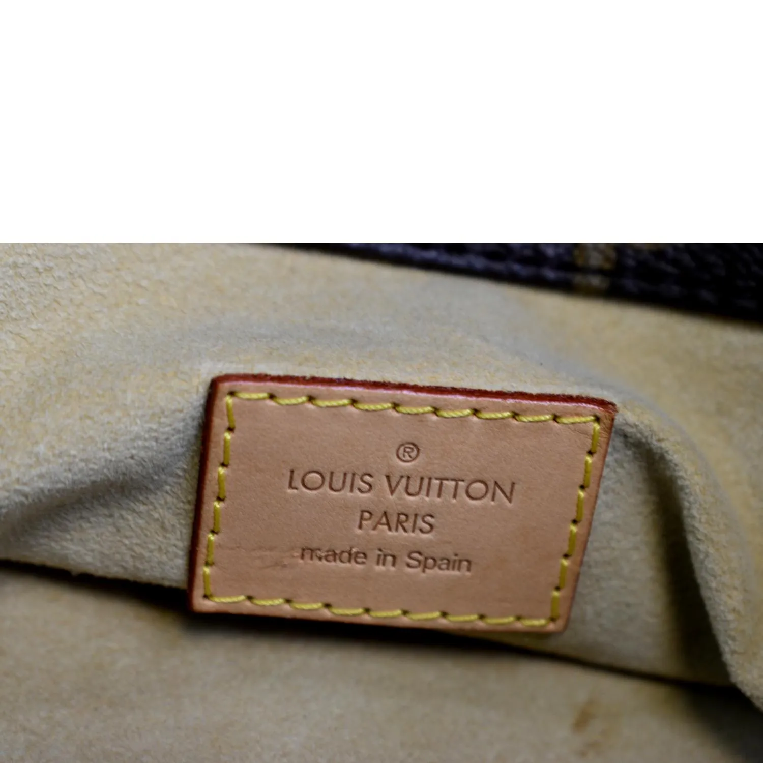 LOUIS VUITTON  Artsy MM Monogram Canvas Hobo Bag Brown