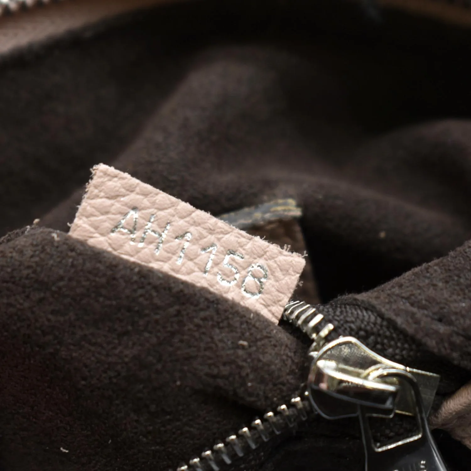 LOUIS VUITTON Babylone Mahina Calfskin Leather Shoulder Bag Pink