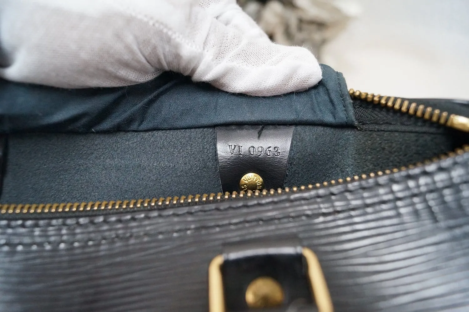 LOUIS VUITTON Black Epi Leather Speedy 25 Handbag